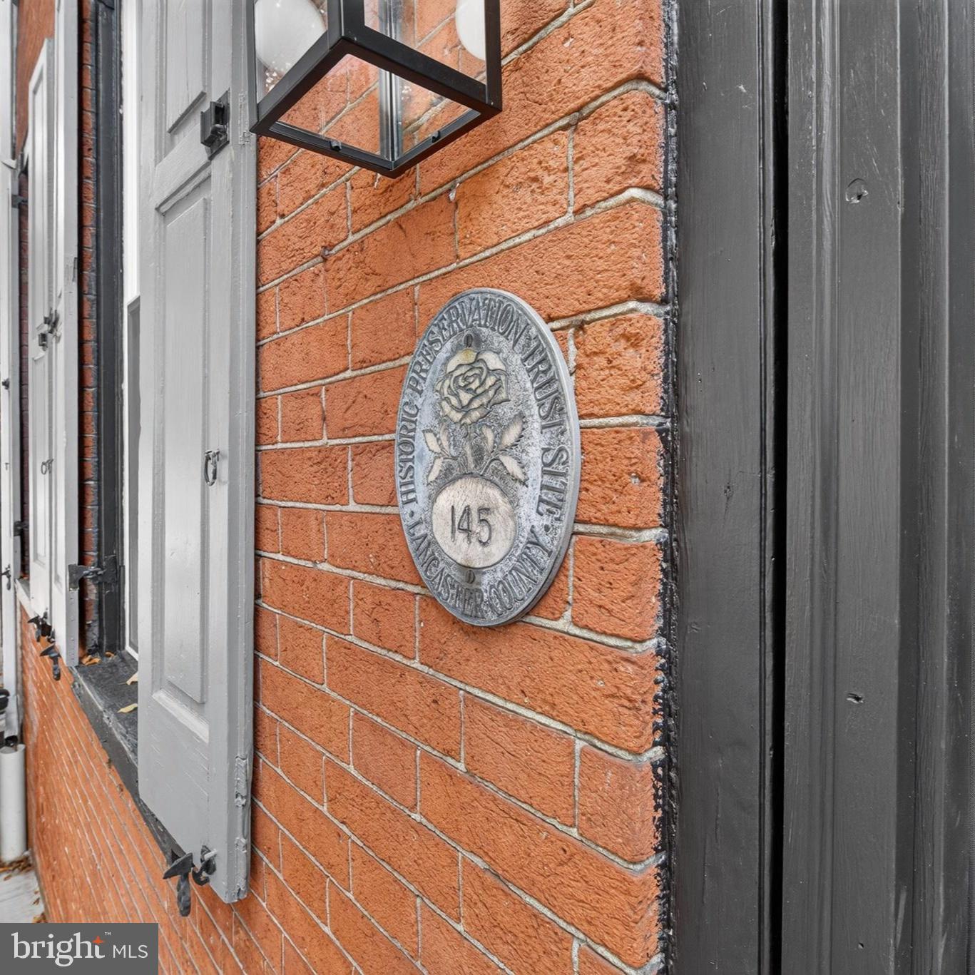 Properties 442 N QUEEN STREET