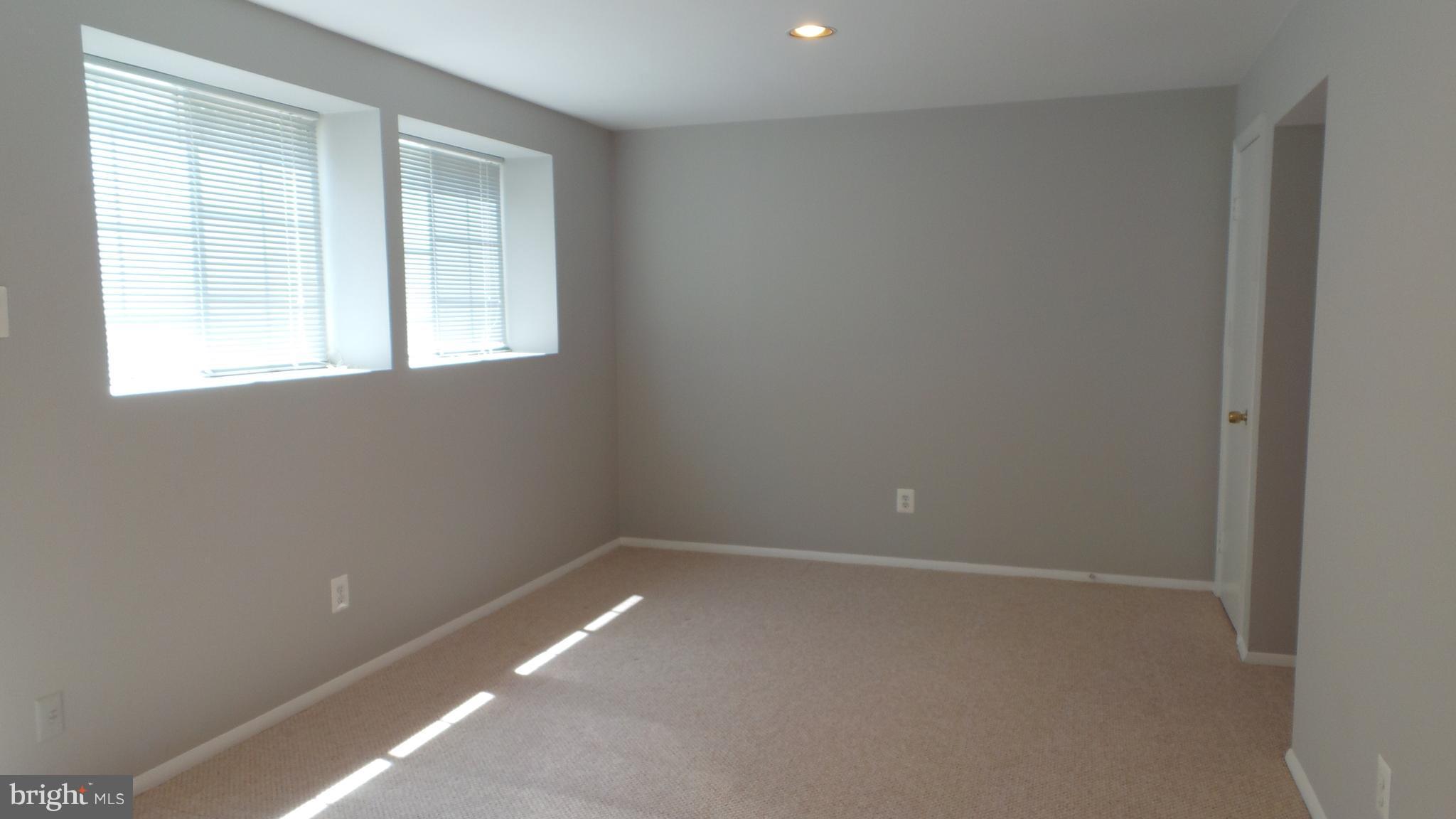 D EVEREUX WEST - Residential