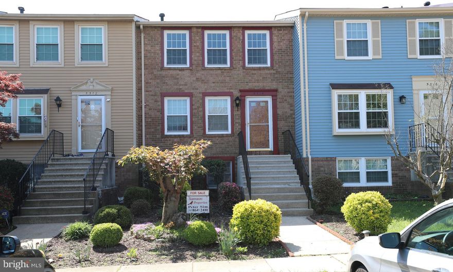 Fully Renovated 2BR 2 1/2BA TH features Hdwood on Main & Upper level*3 levels Fresh Paint*Newer Windows/Roof*New granite counter top w/Refinished Cabinetry*Walk in Pantry/w Shelves*Breakfast room off of Kitchen*MBR w/ Fully Upgraded Master Bath*Spacious Basement w/ newer Berber carpet* Walk Up Bsmt to patio*Perfect move in condition*Just minutes from Kingstowne Towne Center w/shops & restaurants.