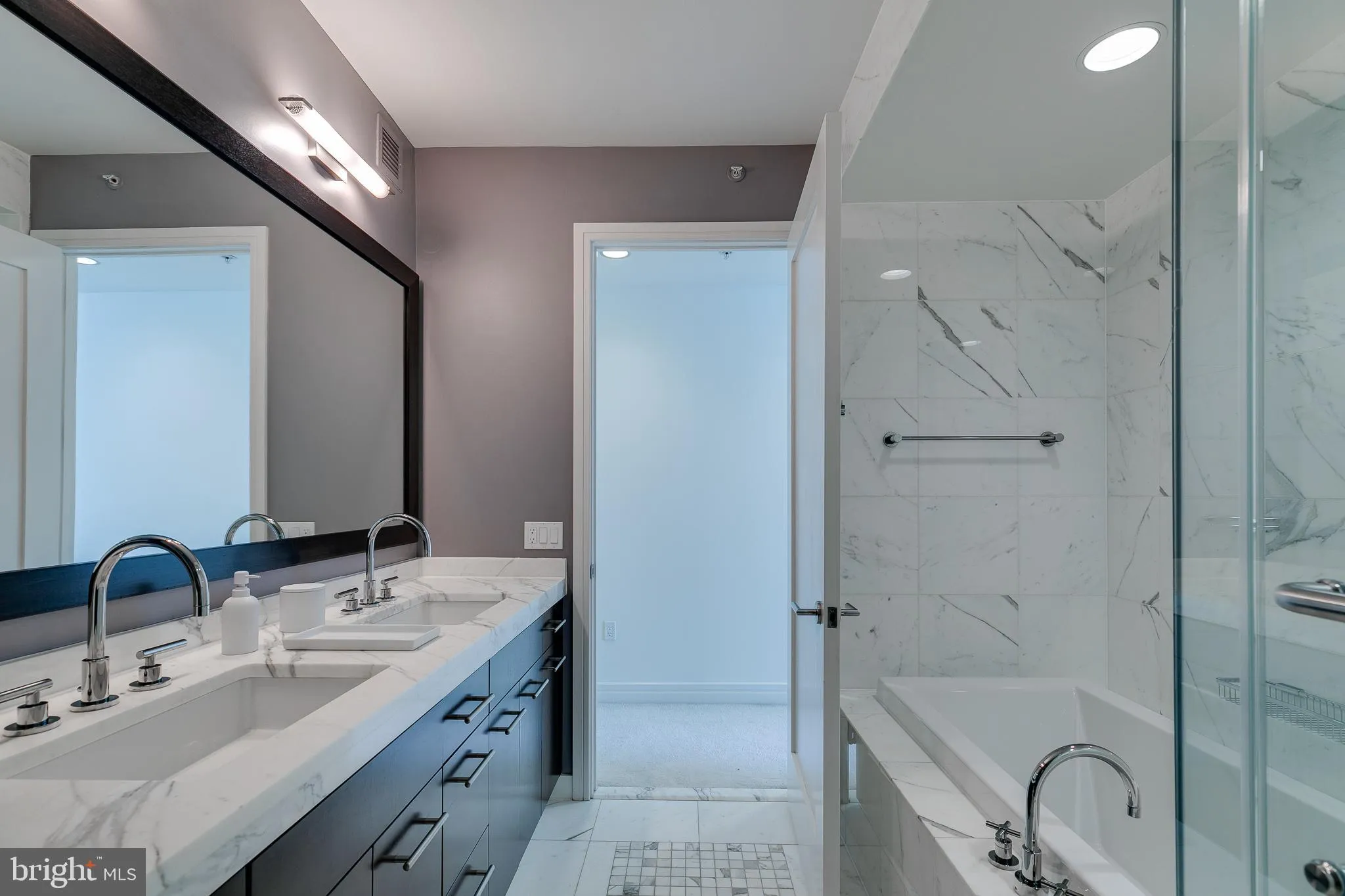 Philadelphia, Pennsylvania 19102, United States, 2 Bedrooms Bedrooms, ,2 BathroomsBathrooms,Residential,Active,78259