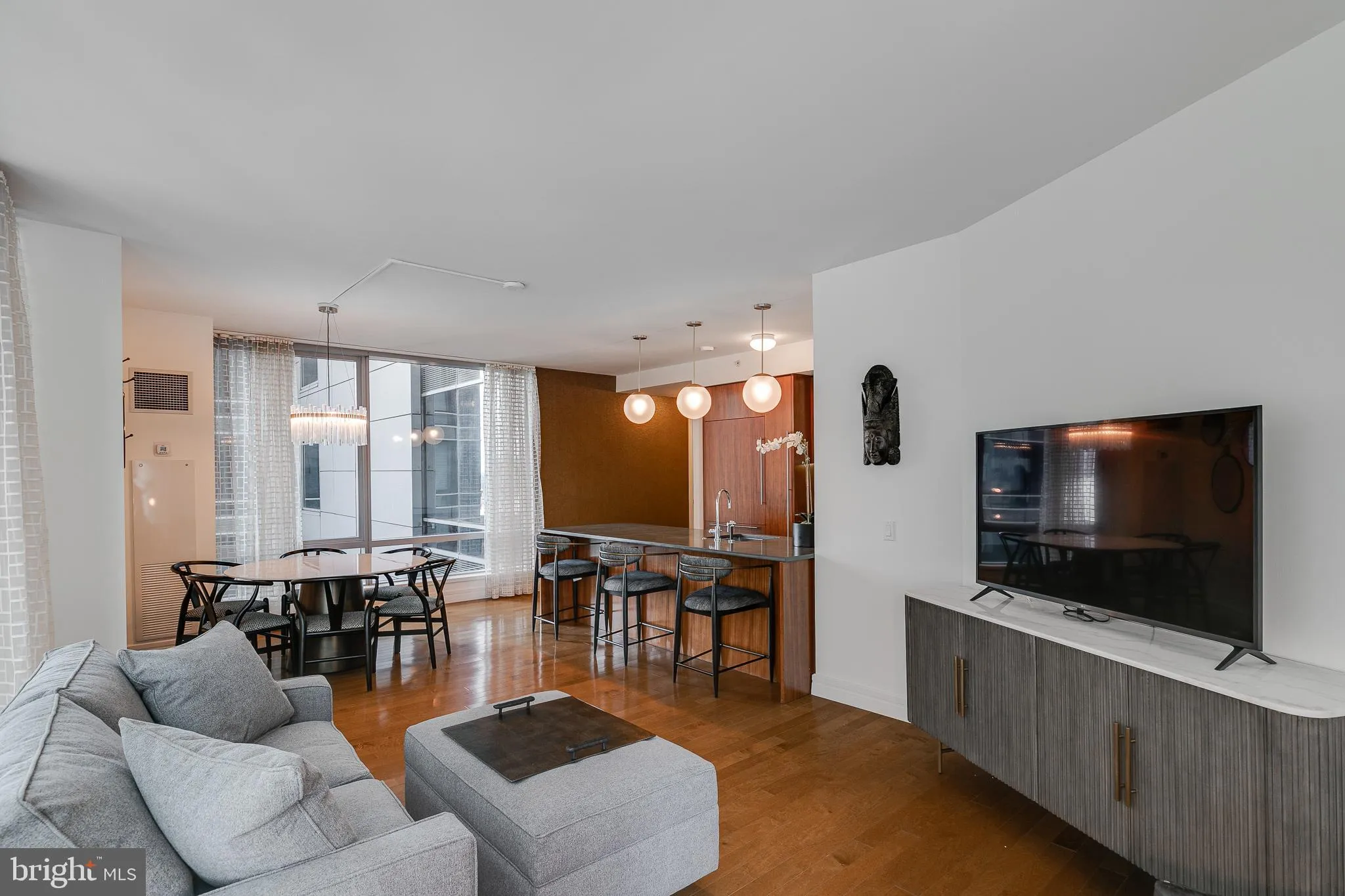 Philadelphia, Pennsylvania 19102, United States, 2 Bedrooms Bedrooms, ,2 BathroomsBathrooms,Residential,Active,78259