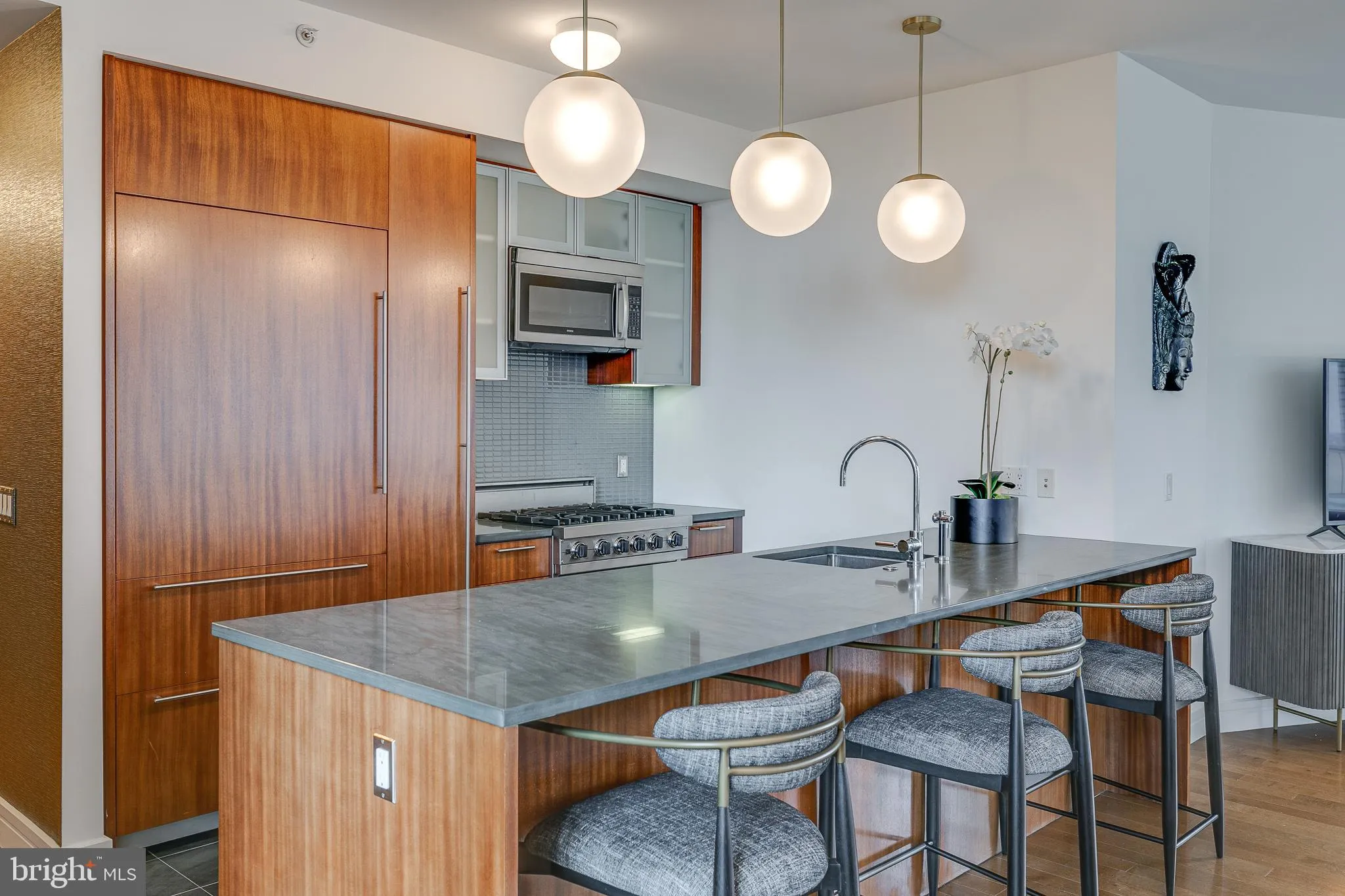 Philadelphia, Pennsylvania 19102, United States, 2 Bedrooms Bedrooms, ,2 BathroomsBathrooms,Residential,Active,78259