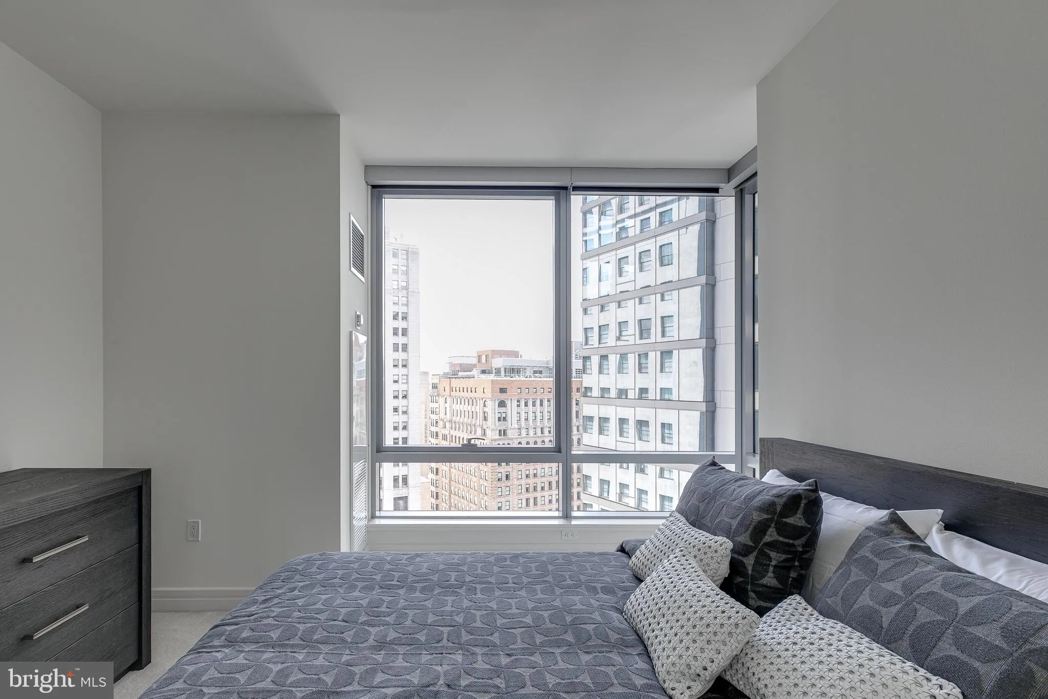 Philadelphia, Pennsylvania 19102, United States, 2 Bedrooms Bedrooms, ,2 BathroomsBathrooms,Residential,Active,78259