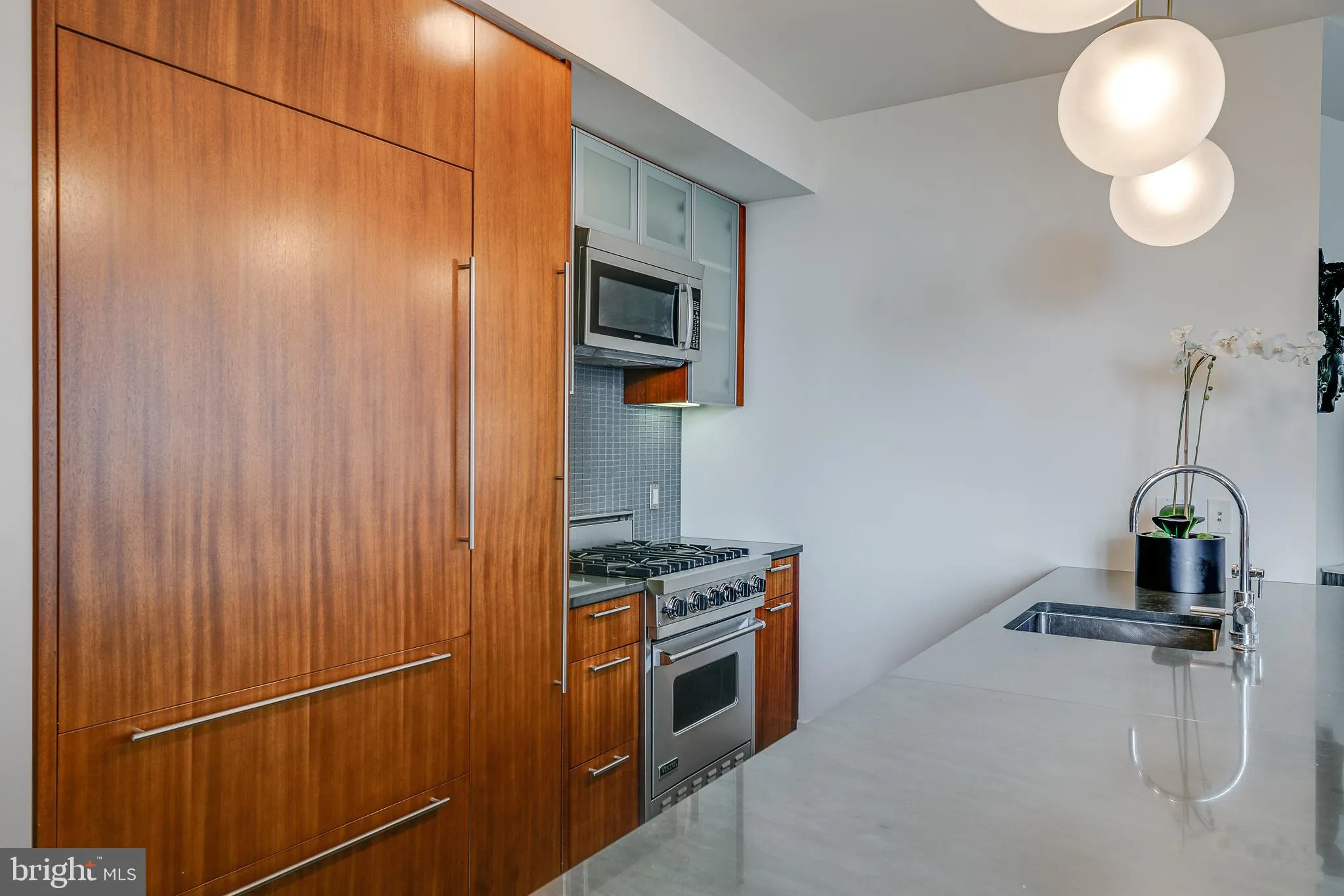 Philadelphia, Pennsylvania 19102, United States, 2 Bedrooms Bedrooms, ,2 BathroomsBathrooms,Residential,Active,78259