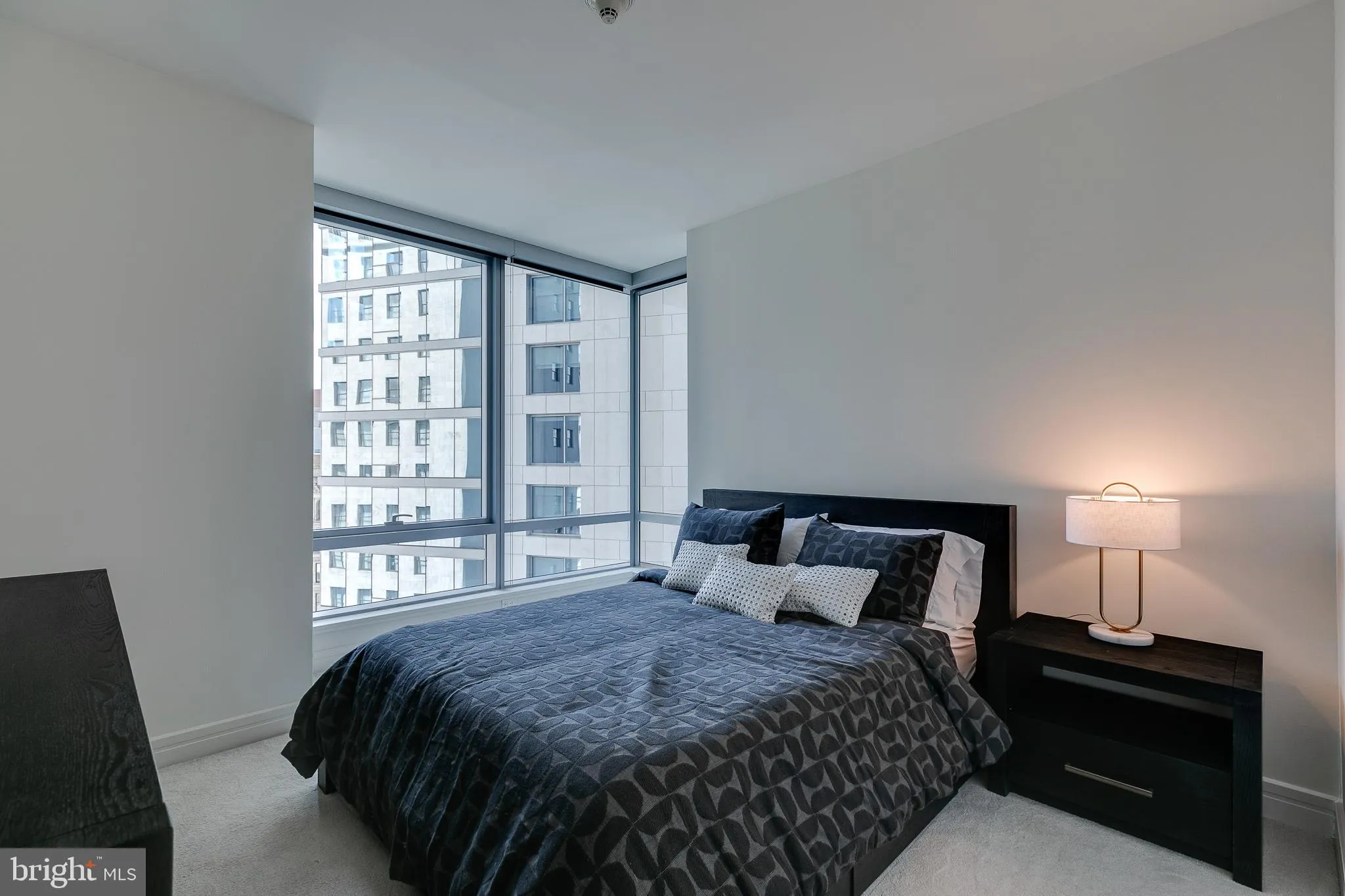 Philadelphia, Pennsylvania 19102, United States, 2 Bedrooms Bedrooms, ,2 BathroomsBathrooms,Residential,Active,78259