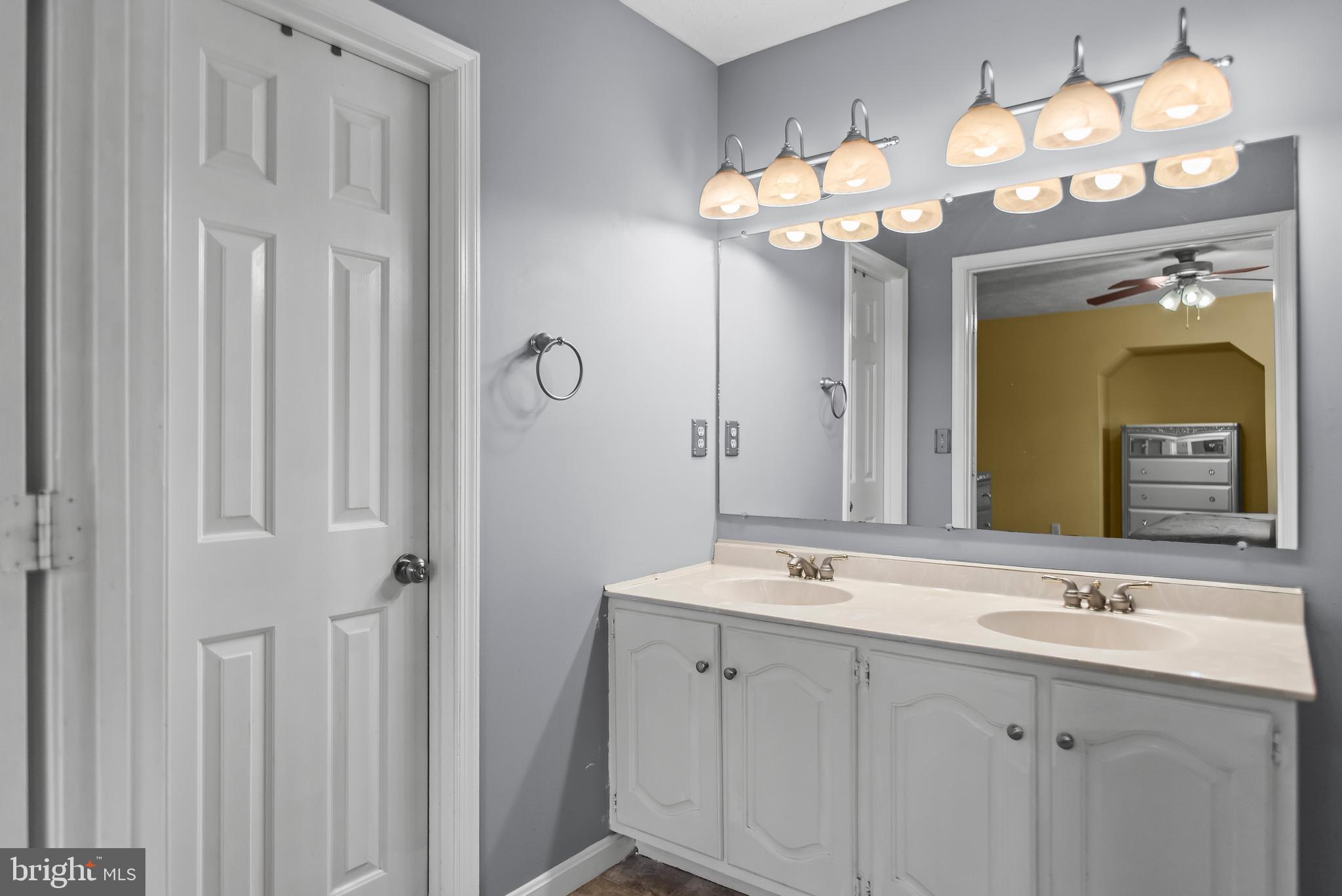 ST CHARLES HAMPSHIRE - Residential