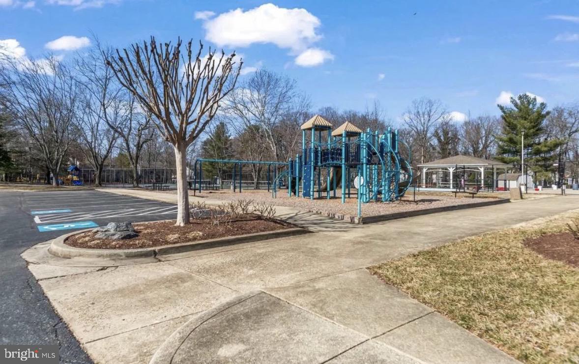 ST CHARLES HAMPSHIRE - Residential