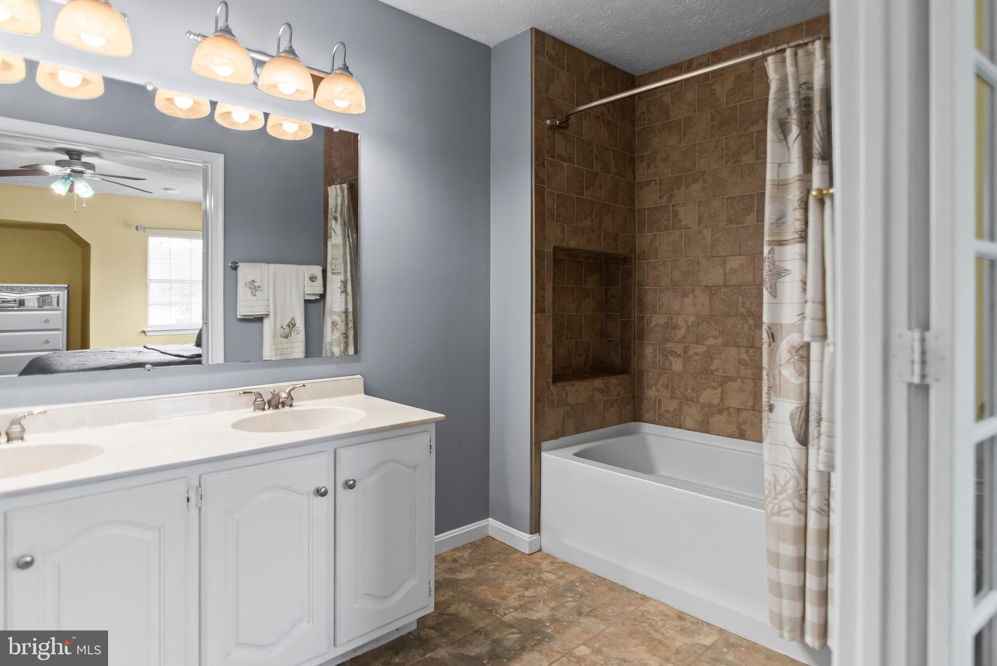 ST CHARLES HAMPSHIRE - Residential