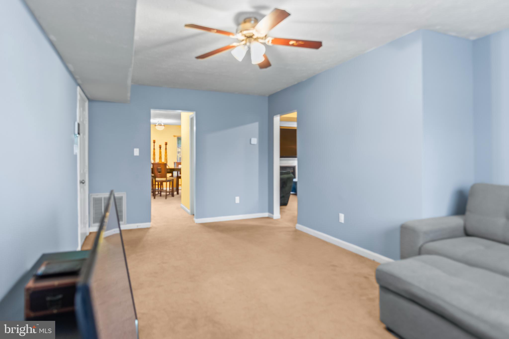 ST CHARLES HAMPSHIRE - Residential