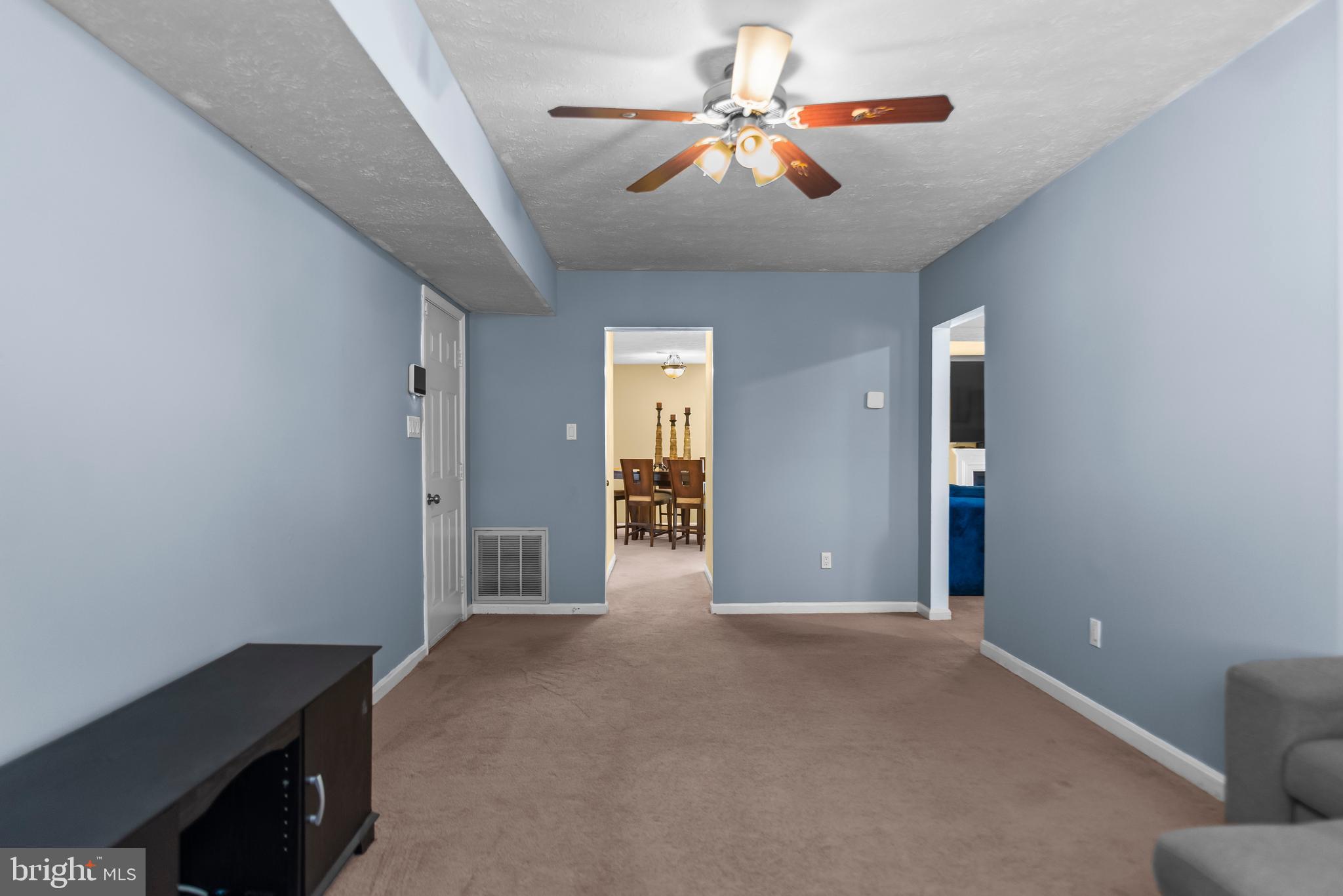 ST CHARLES HAMPSHIRE - Residential