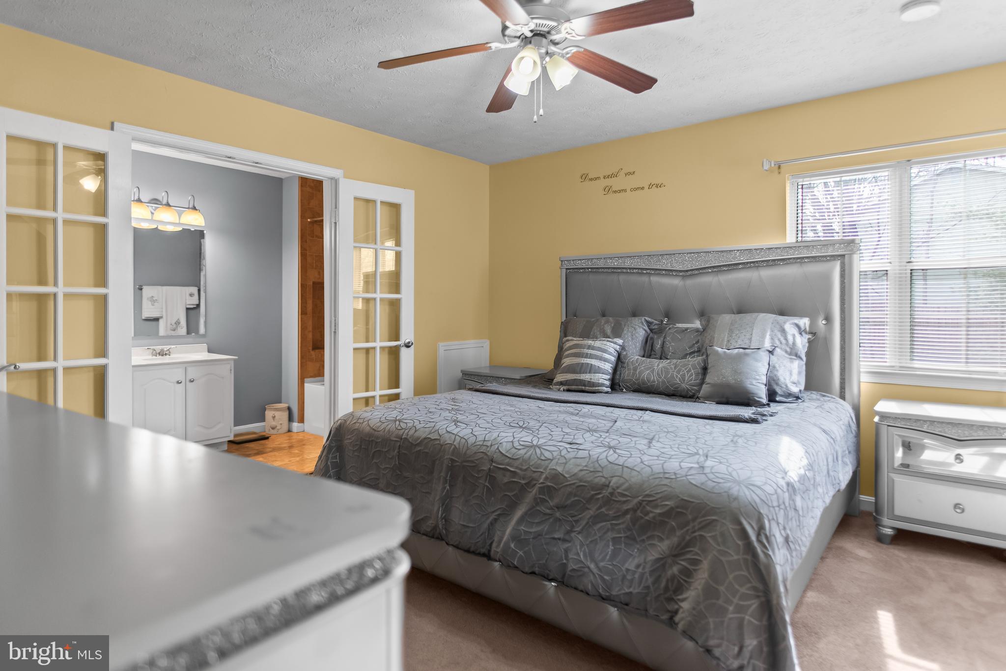 ST CHARLES HAMPSHIRE - Residential