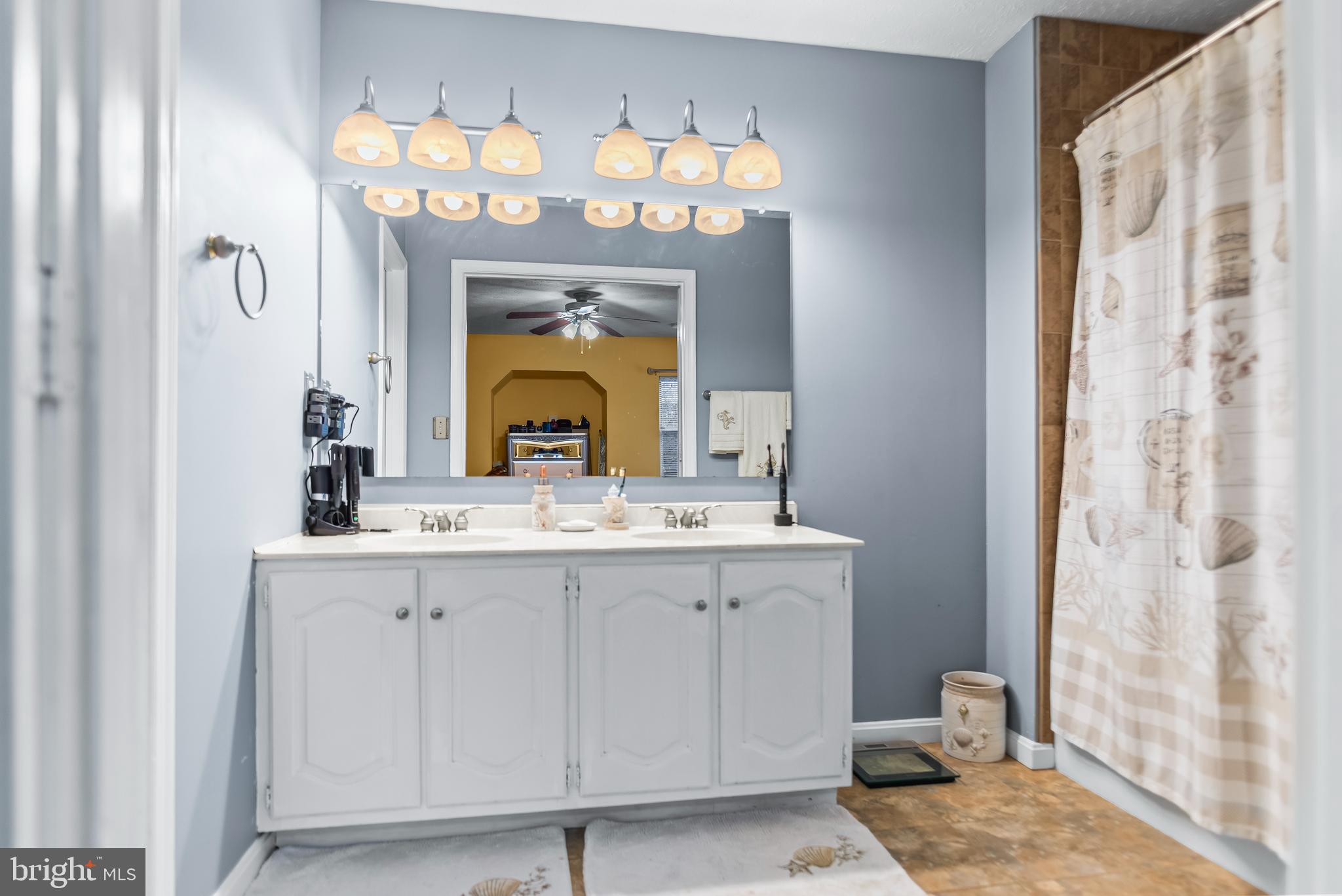 ST CHARLES HAMPSHIRE - Residential