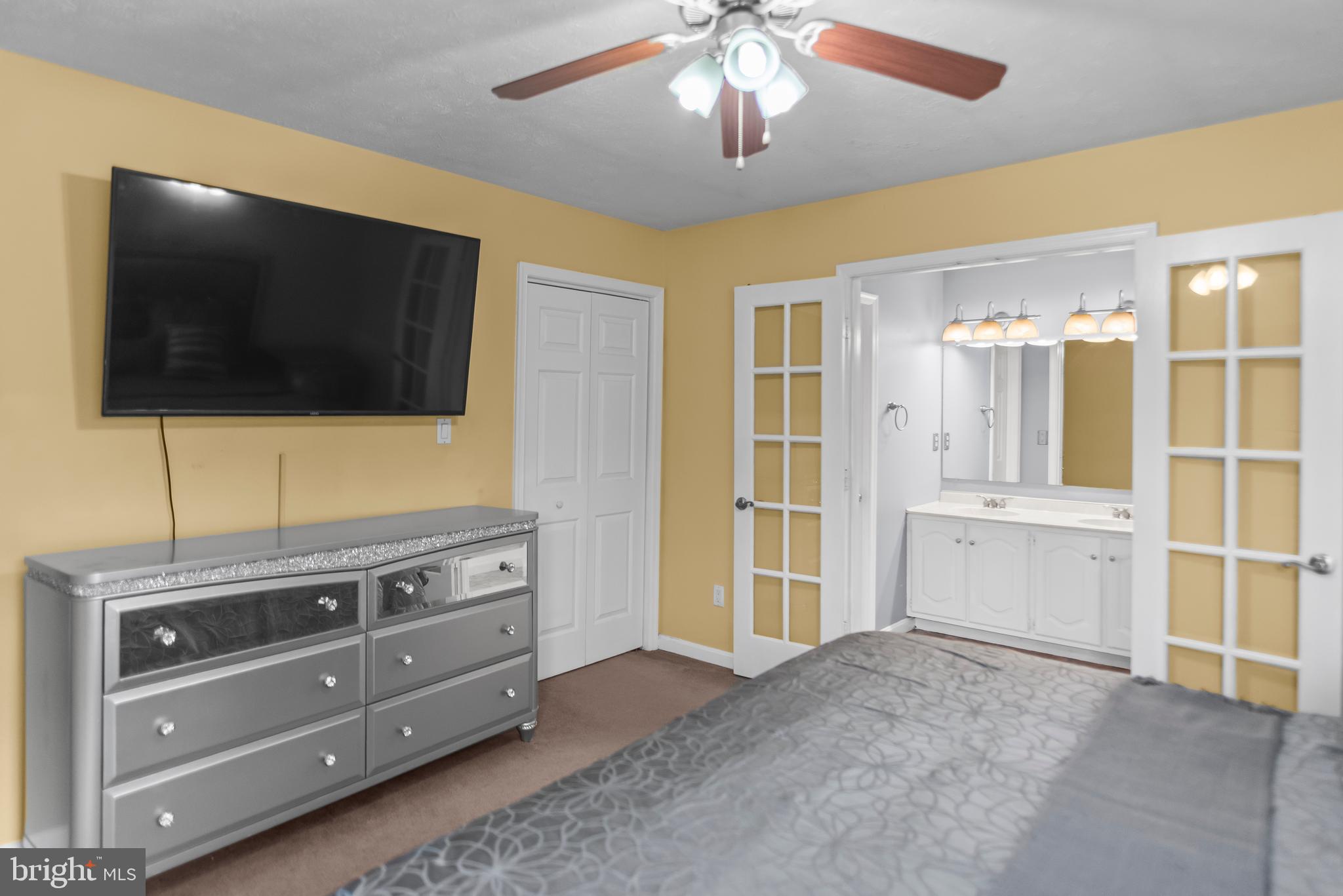 ST CHARLES HAMPSHIRE - Residential