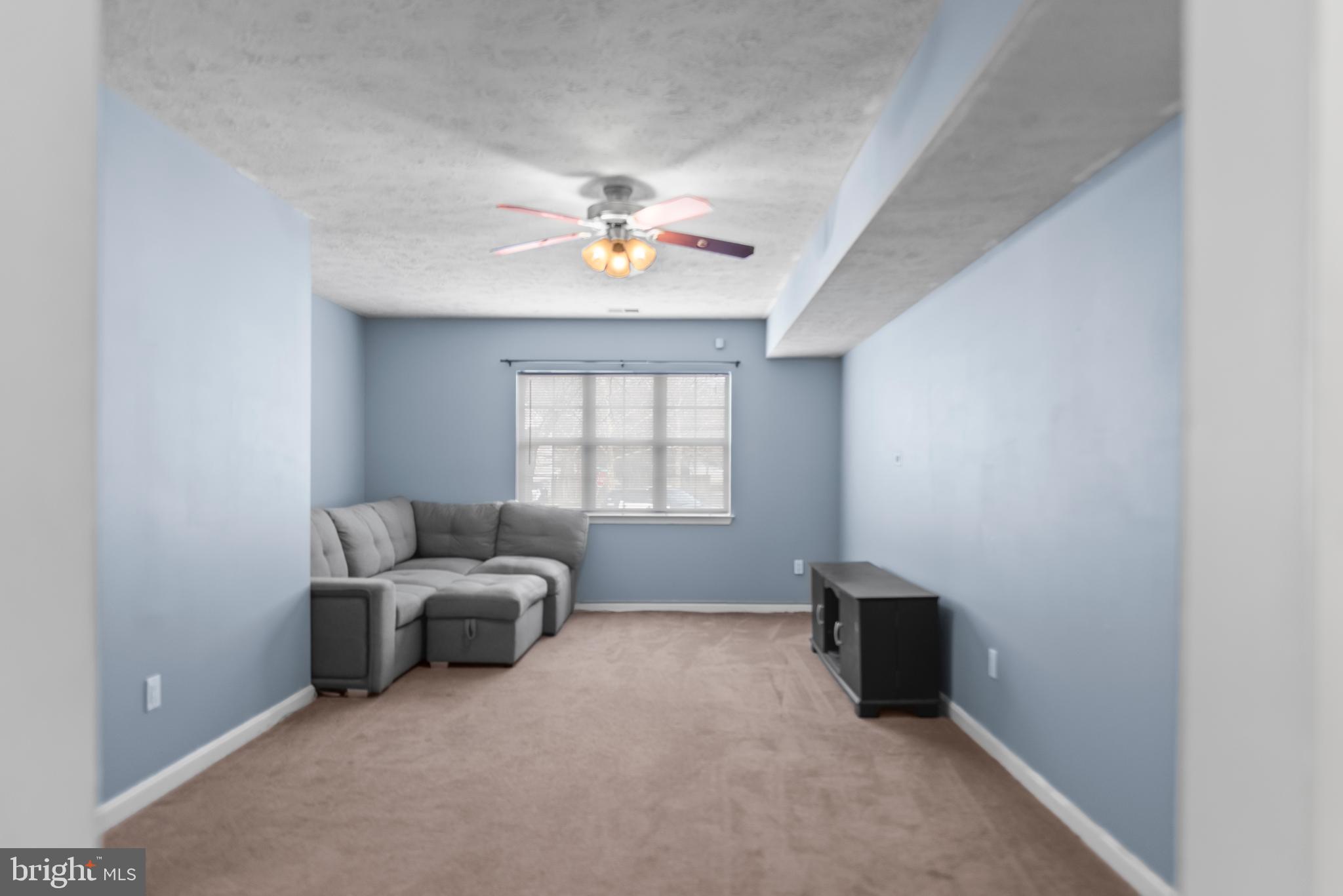 ST CHARLES HAMPSHIRE - Residential