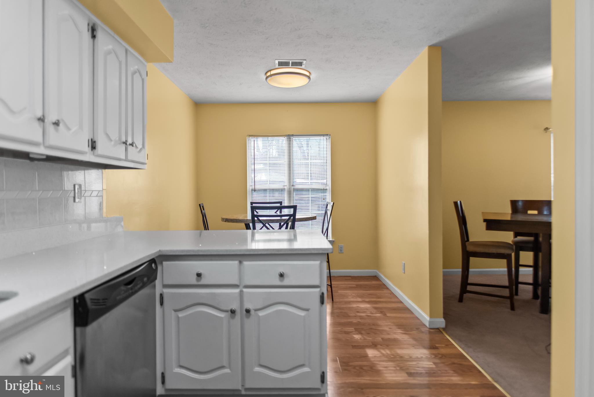 ST CHARLES HAMPSHIRE - Residential