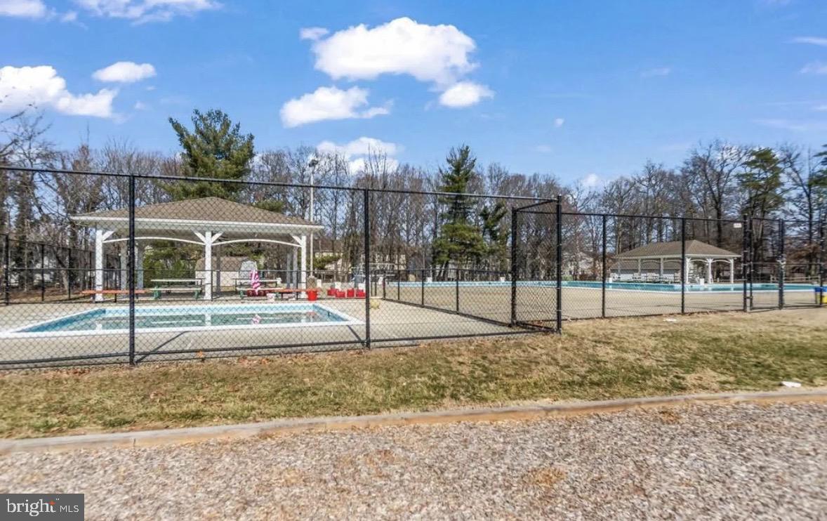 ST CHARLES HAMPSHIRE - Residential