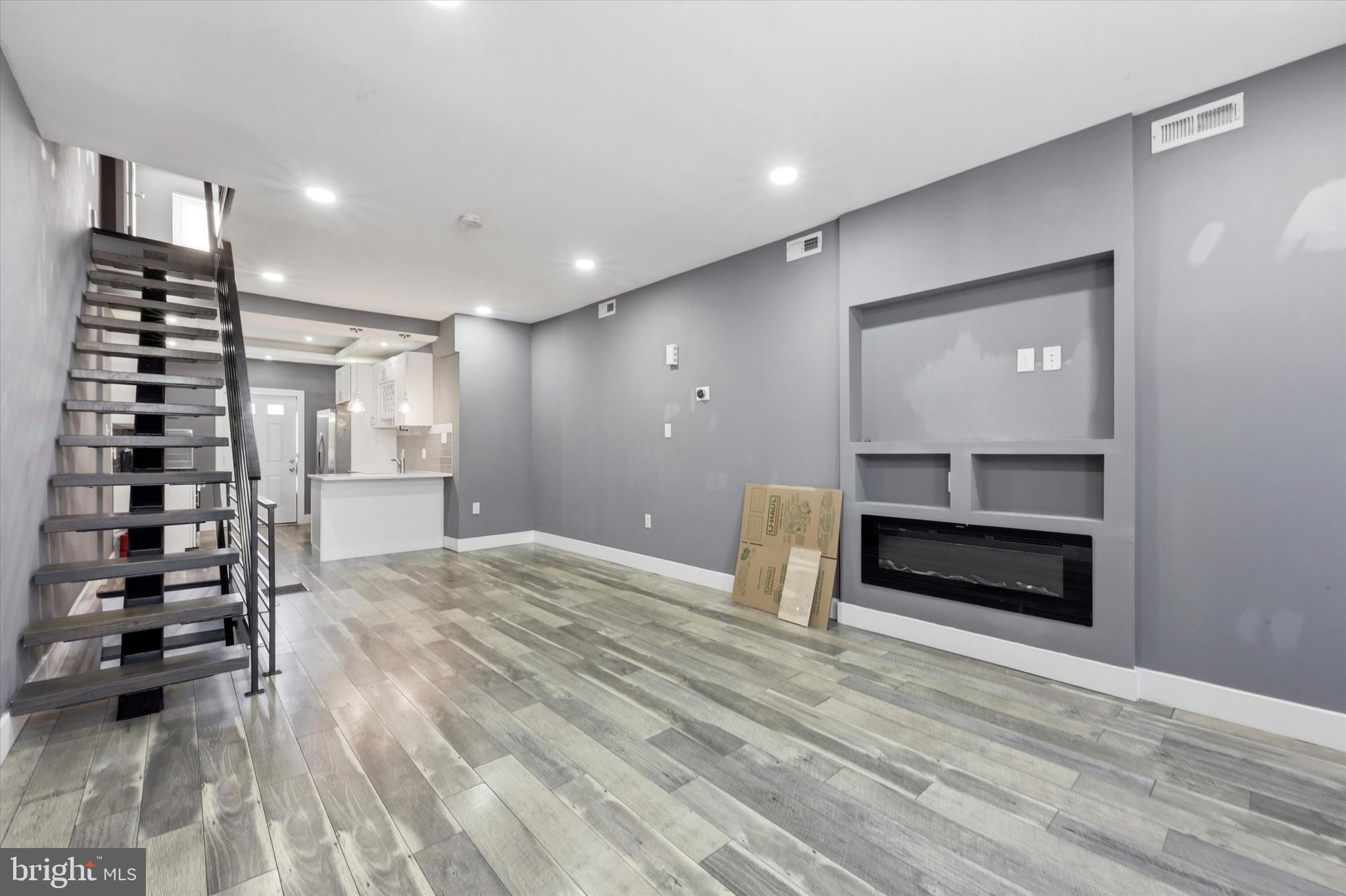 1935 N NEWKIRK STREET