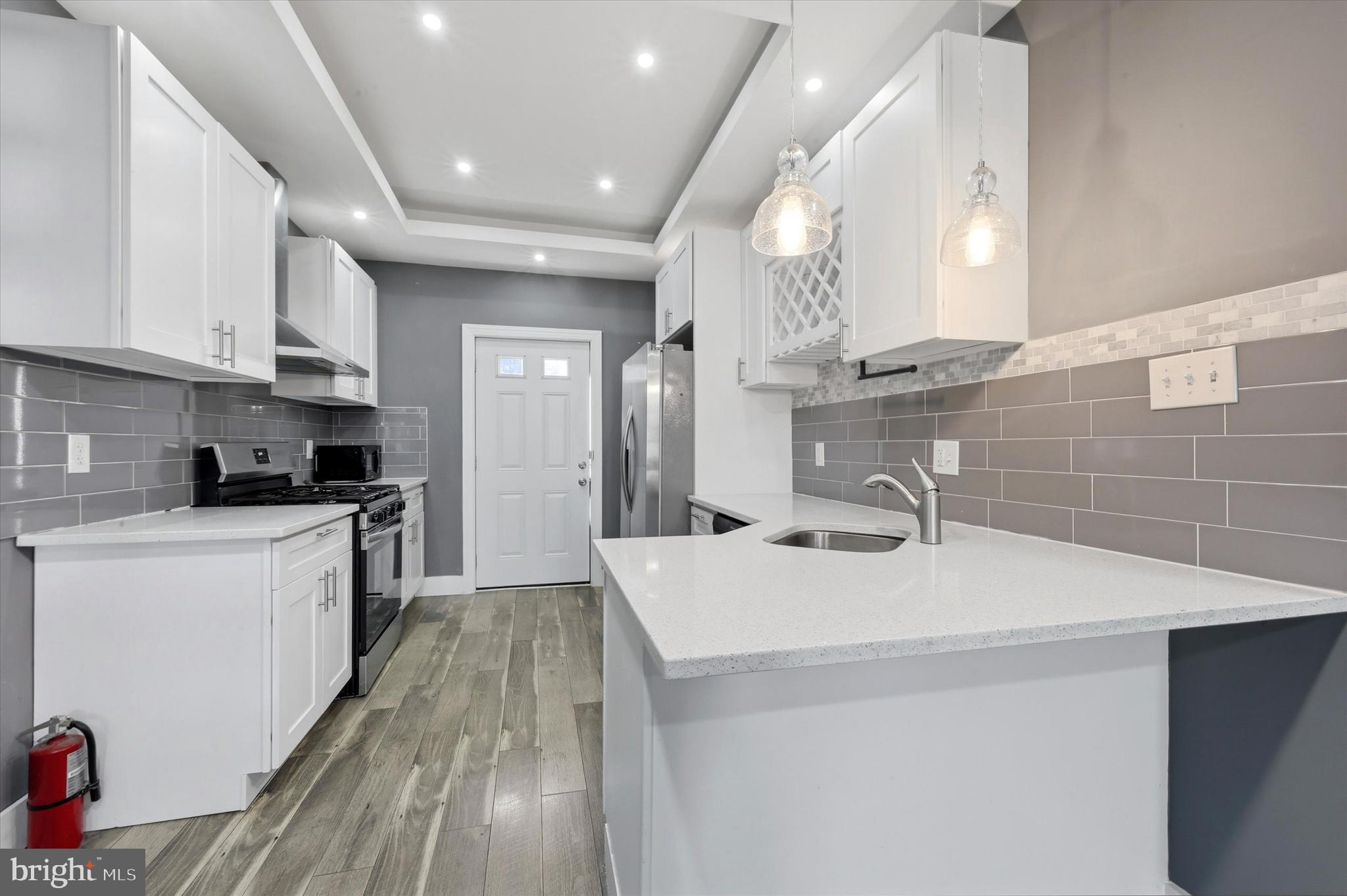 1935 N NEWKIRK STREET