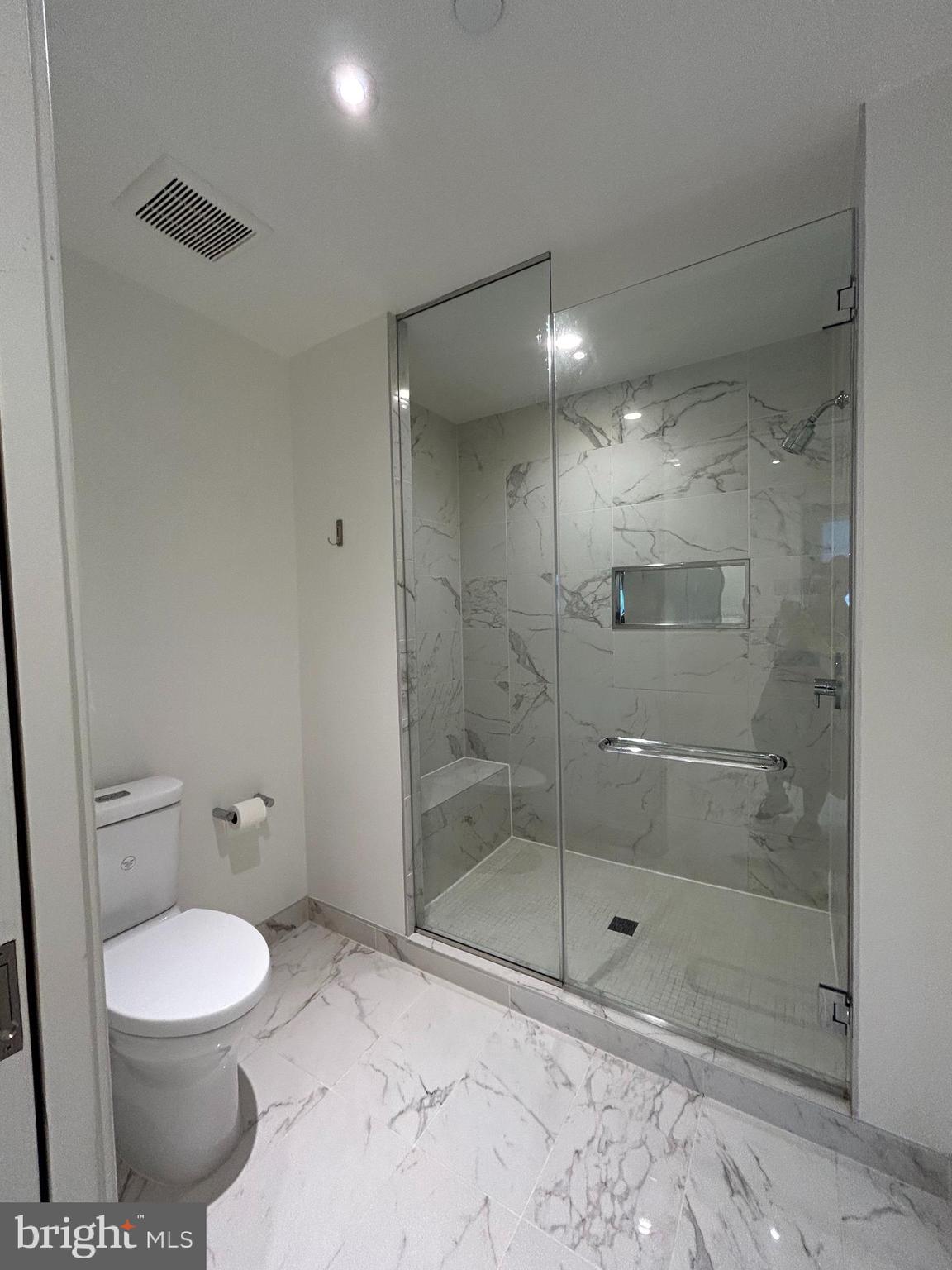 THE VERSE CONDO - Residential Lease