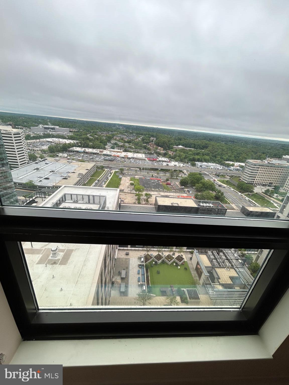 THE VERSE CONDO - Residential Lease