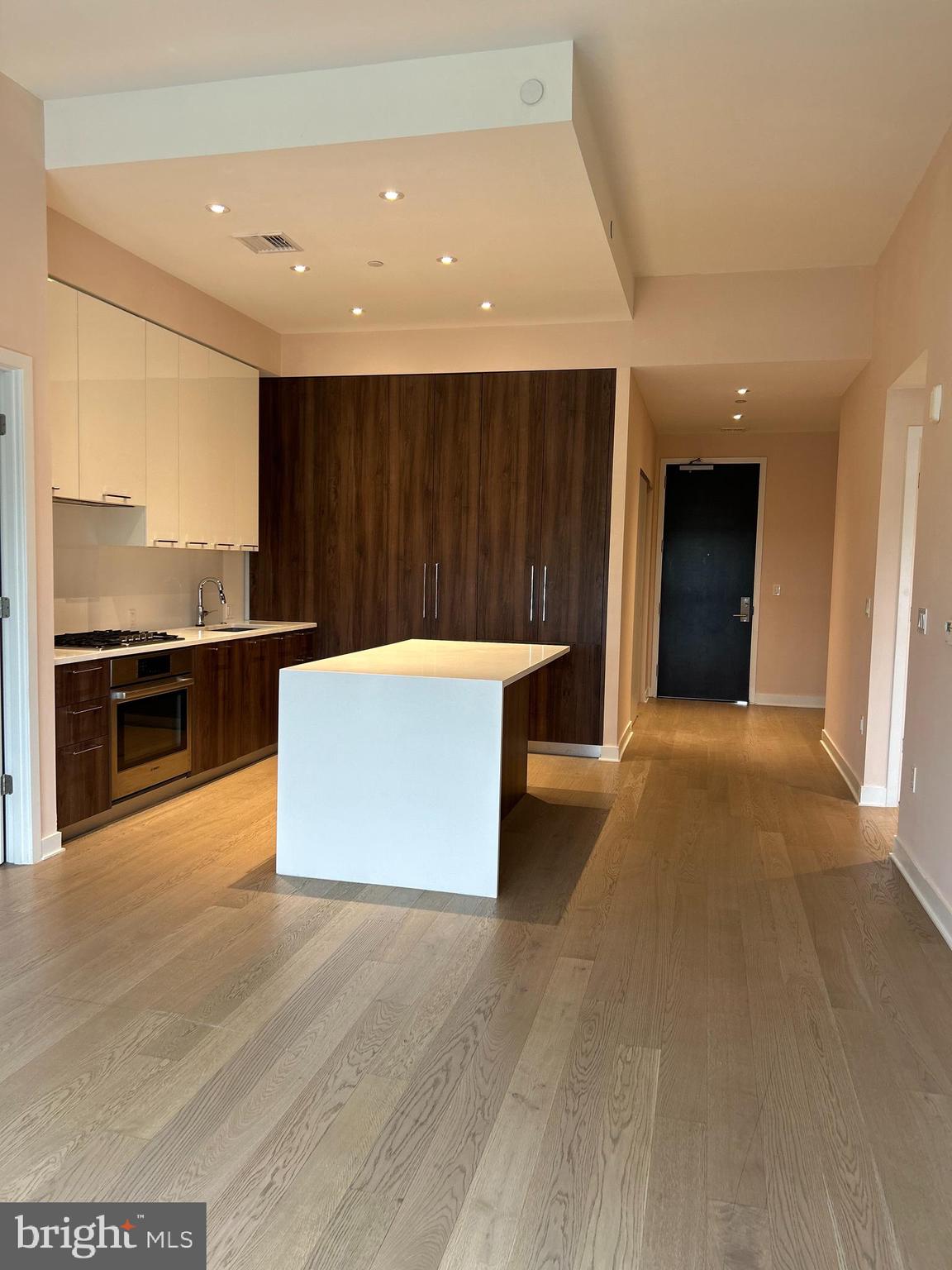 THE VERSE CONDO - Residential Lease