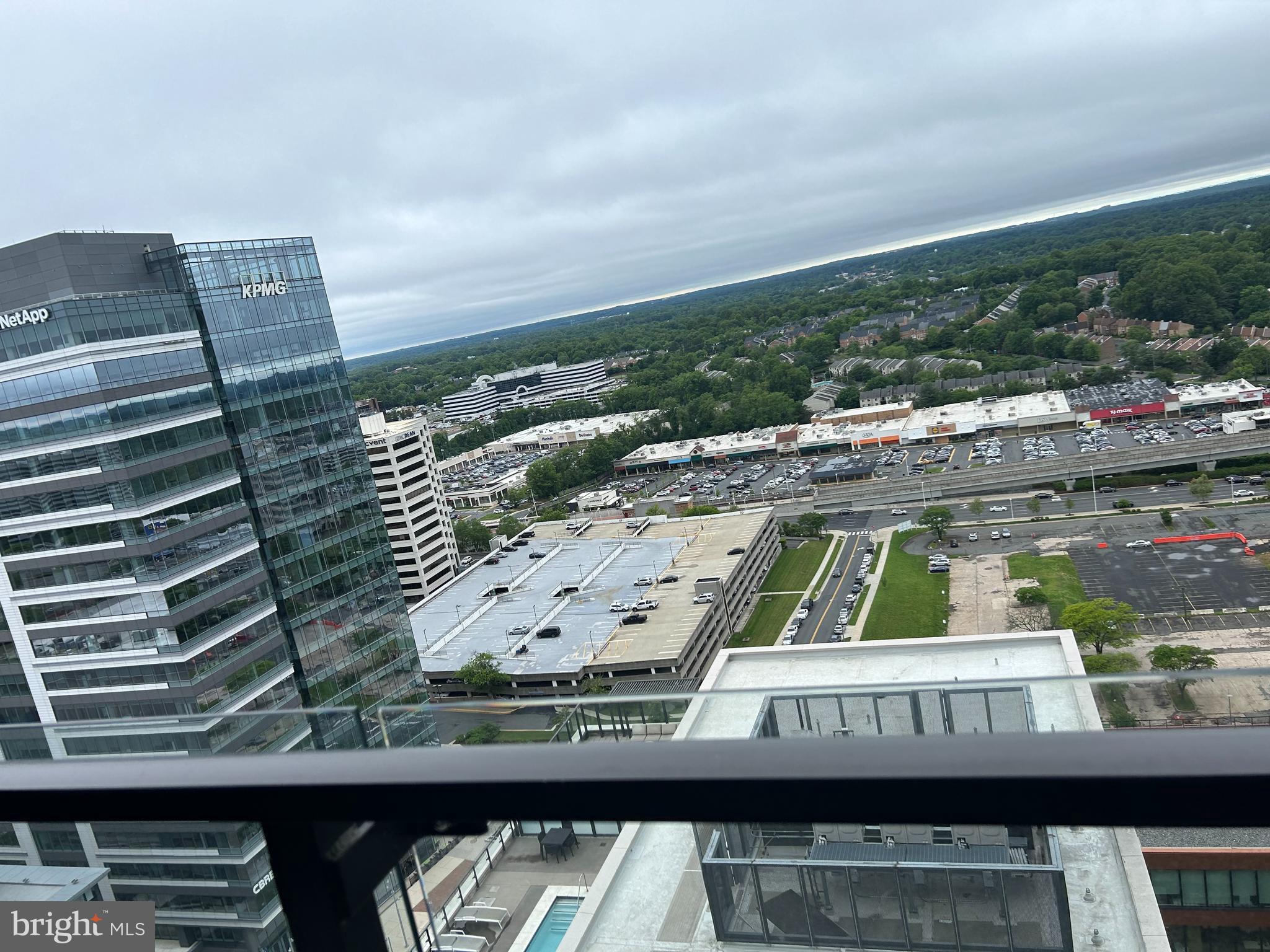 THE VERSE CONDO - Residential Lease