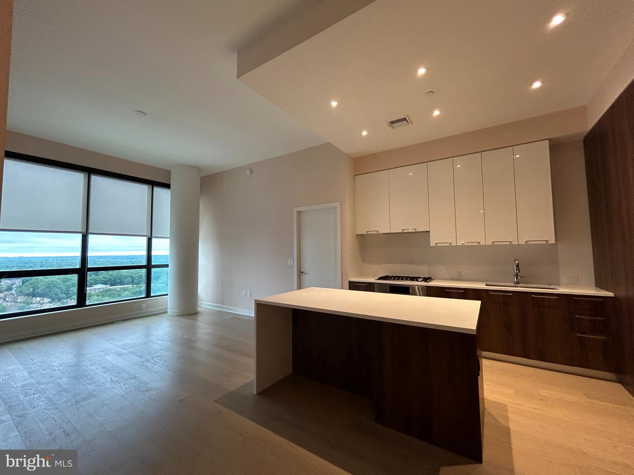 THE VERSE CONDO - Residential Lease