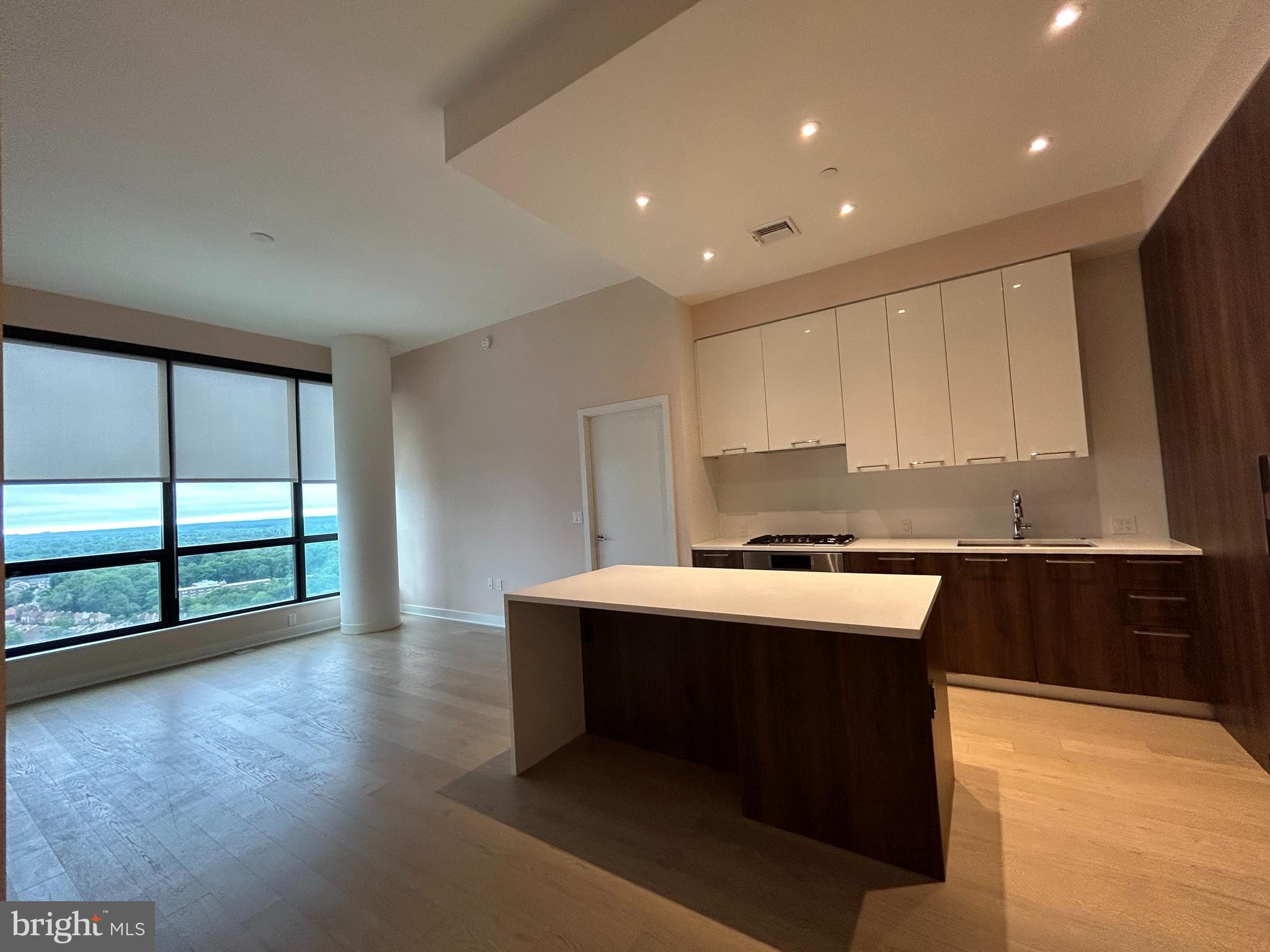 THE VERSE CONDO - Residential Lease