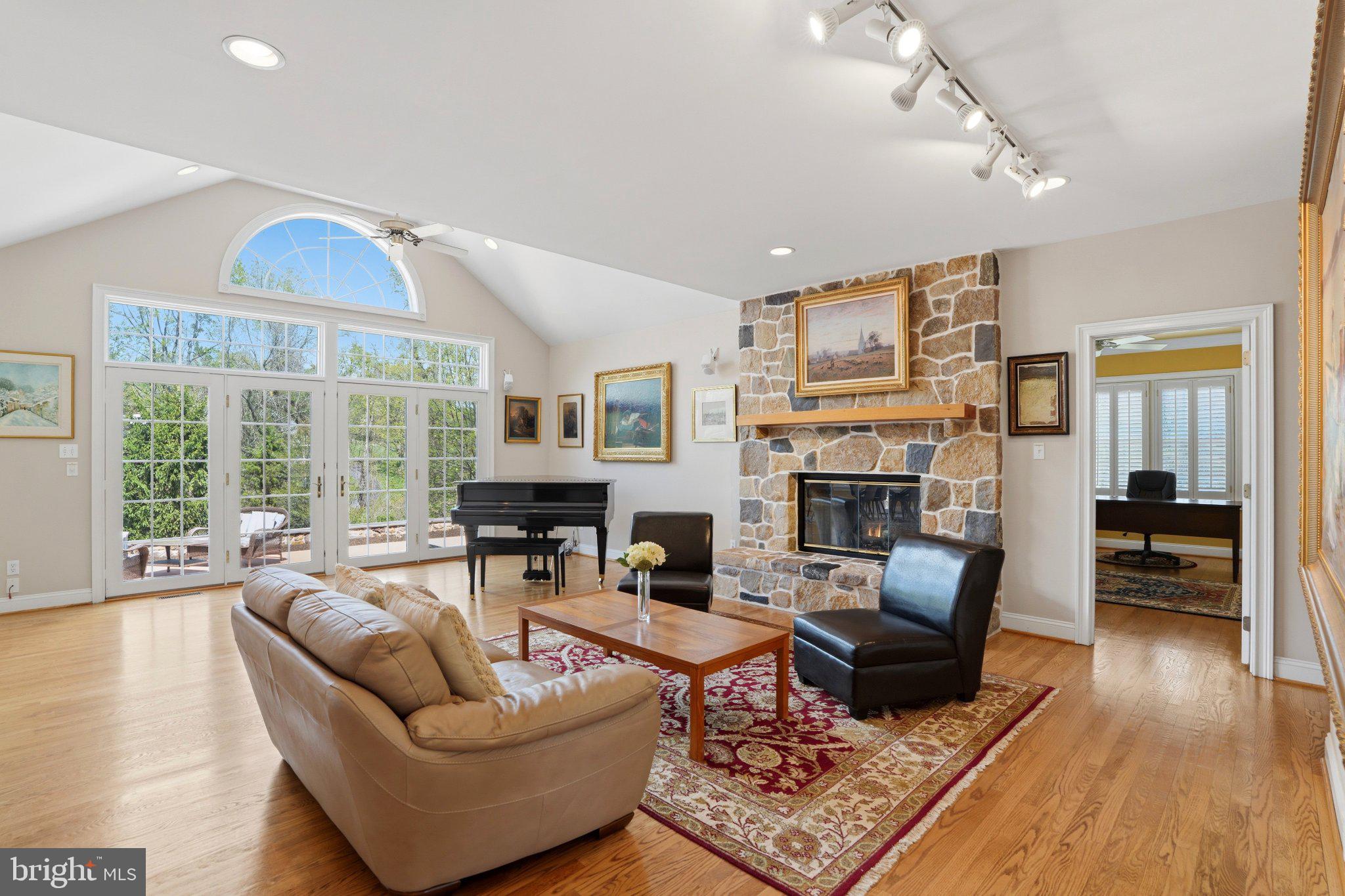 STONEBRIDGE - Residential