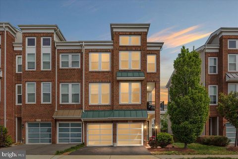 Townhouse For Sale - 42272 Knotty Oak Terrace<br/> BRAMBLETON, VA 20148