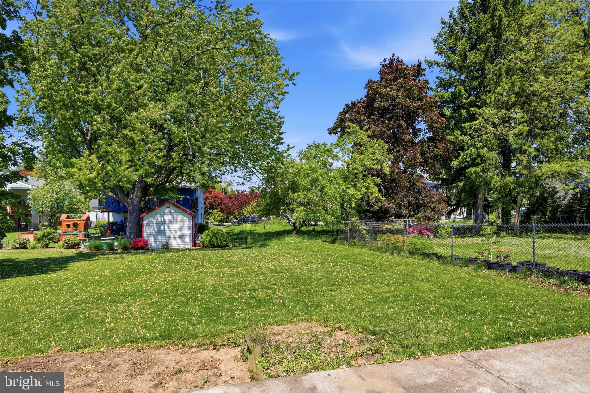 VILLAGE GREEN - Residential