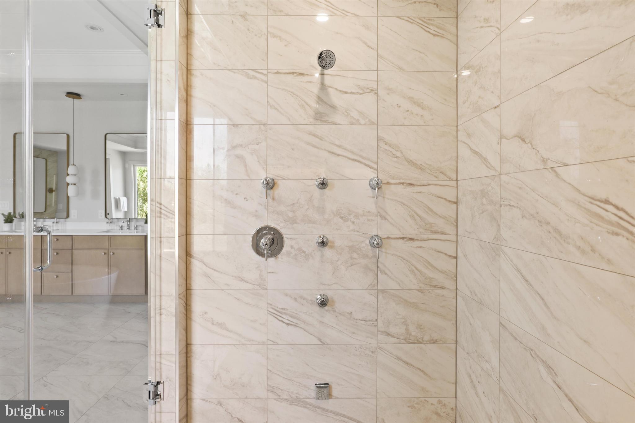 VIENNA WOODS - Residential