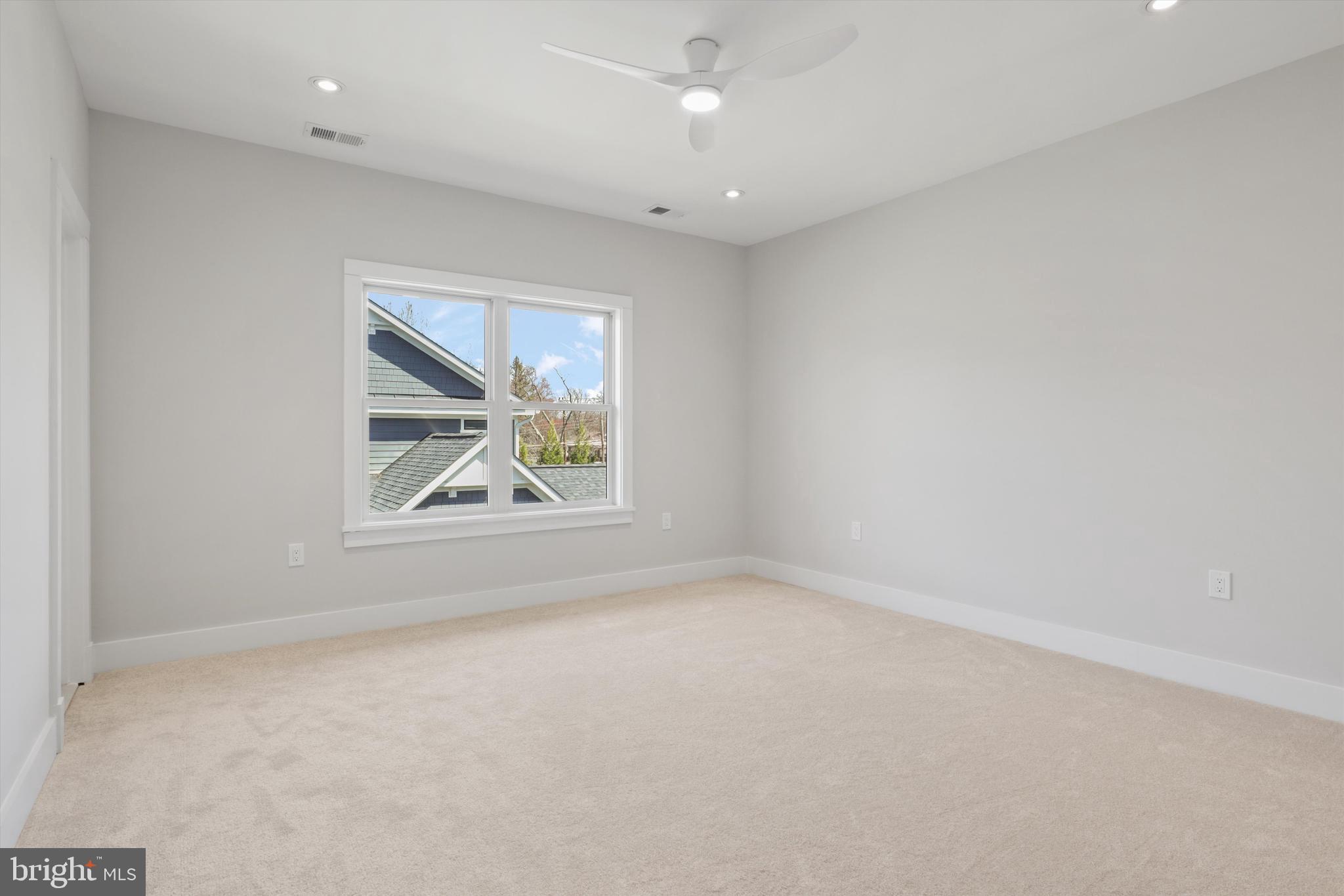 VIENNA WOODS - Residential