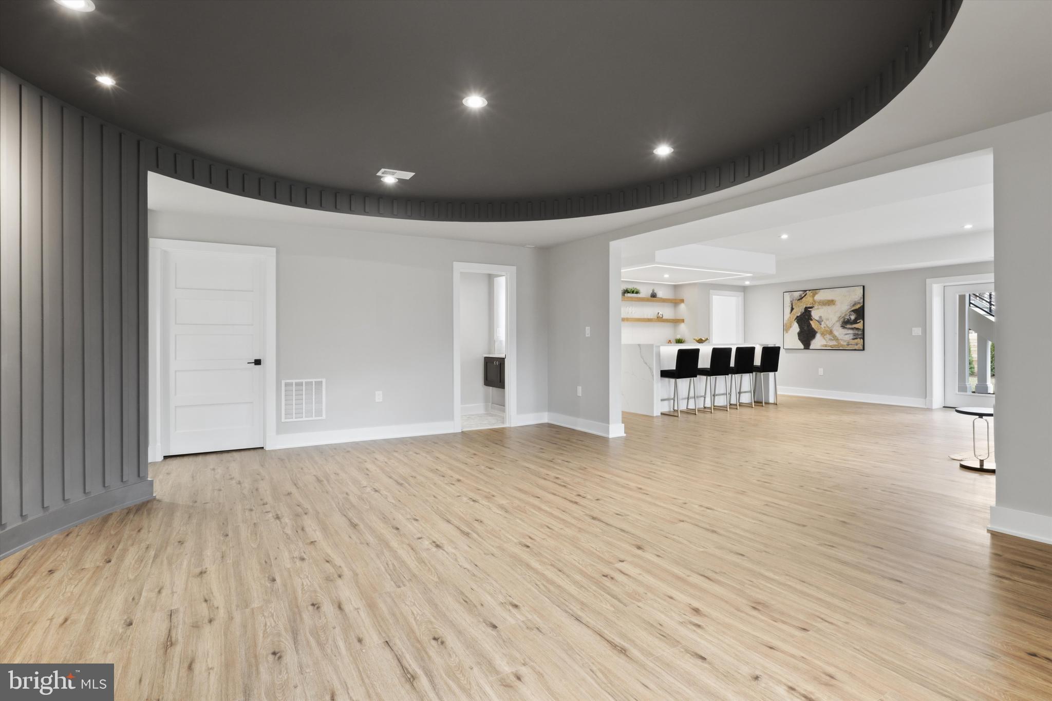 VIENNA WOODS - Residential