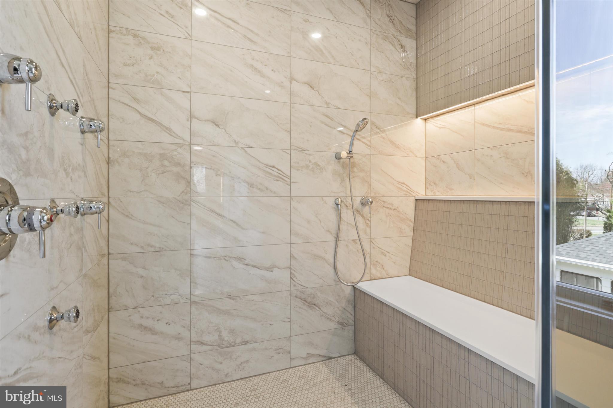 VIENNA WOODS - Residential