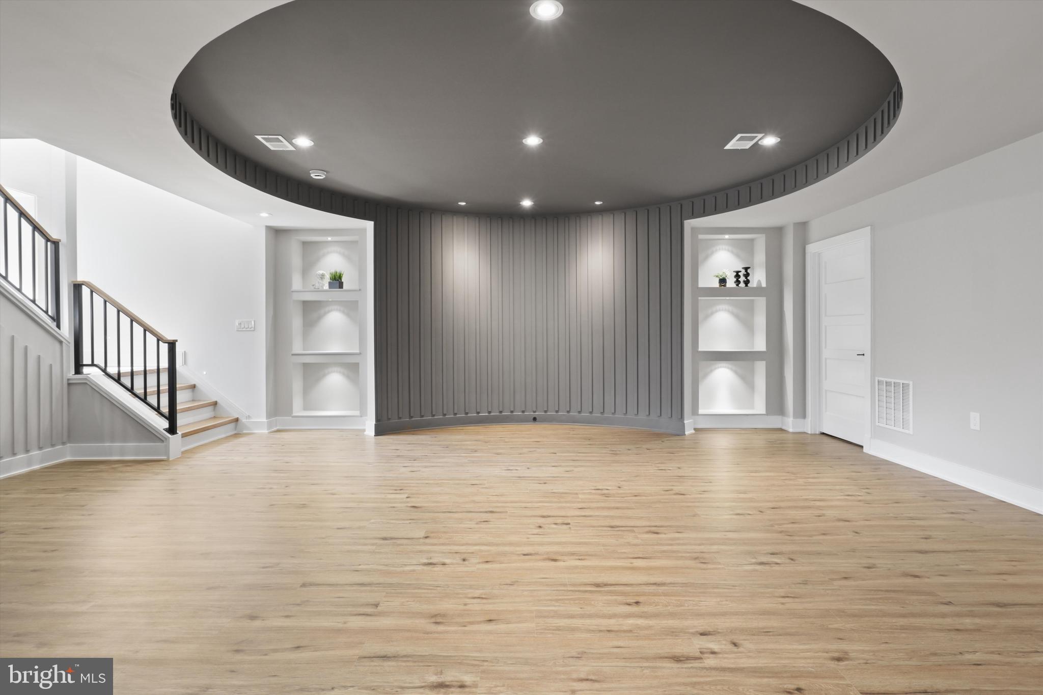 VIENNA WOODS - Residential