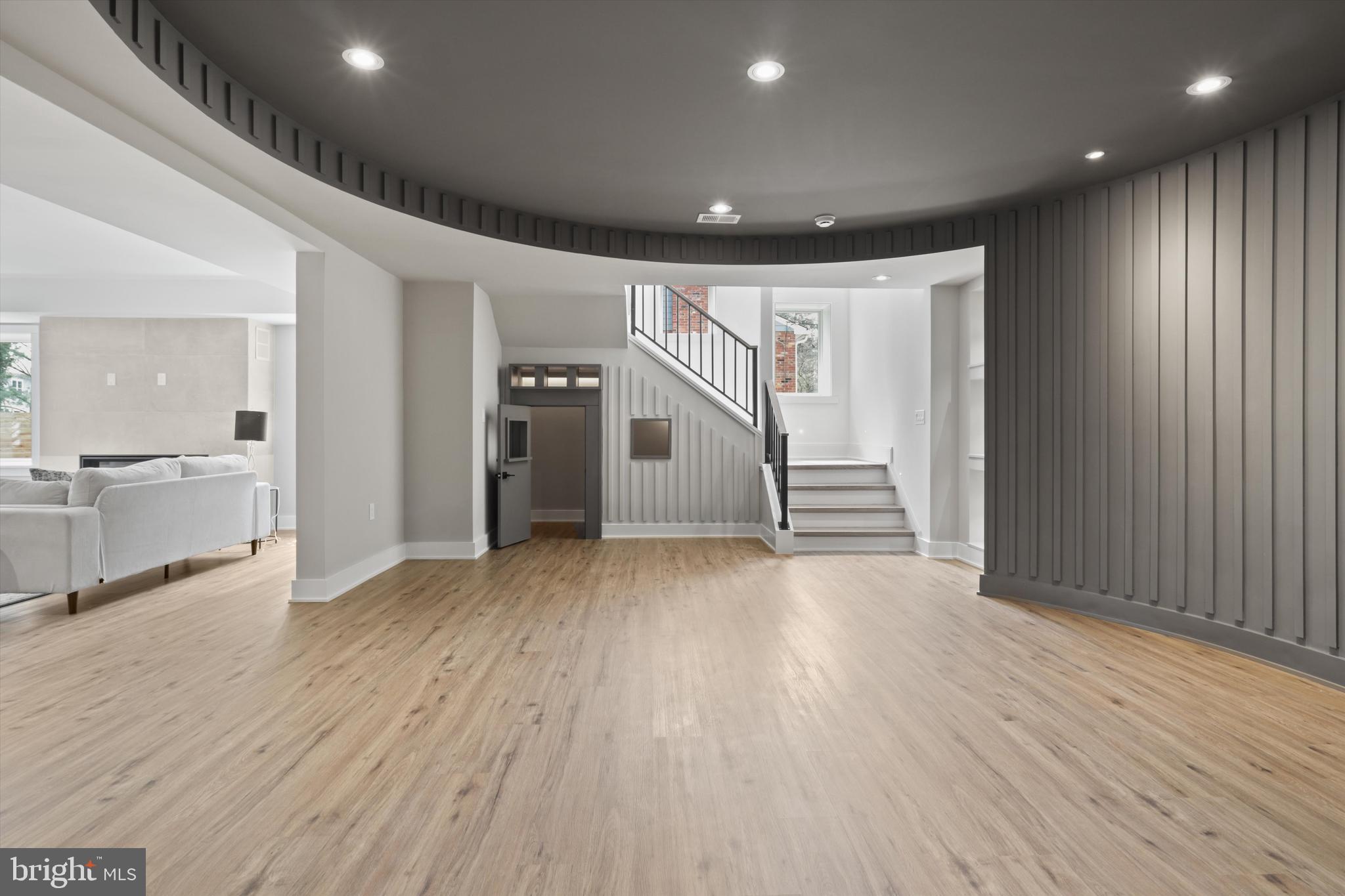 VIENNA WOODS - Residential