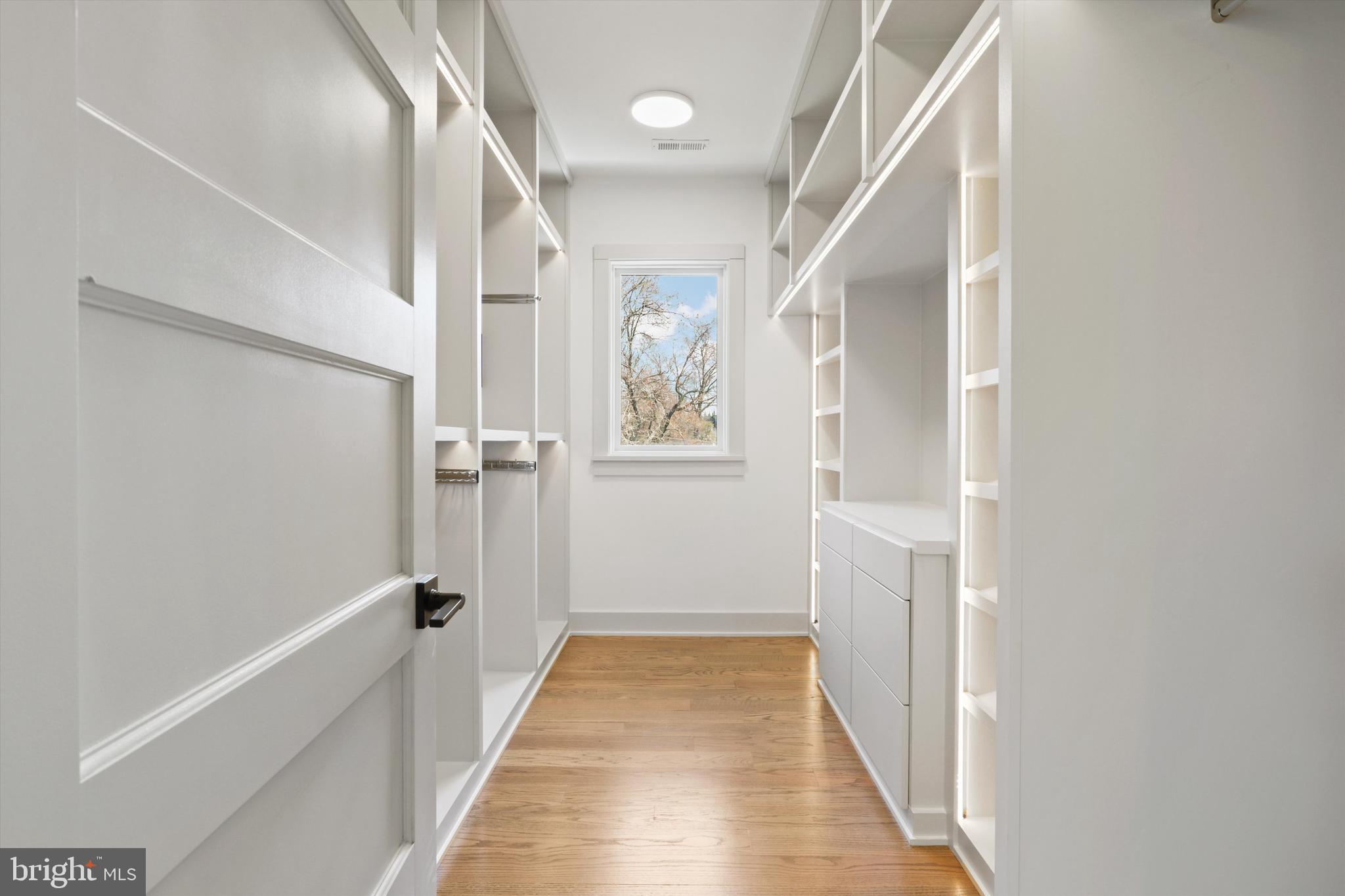 VIENNA WOODS - Residential