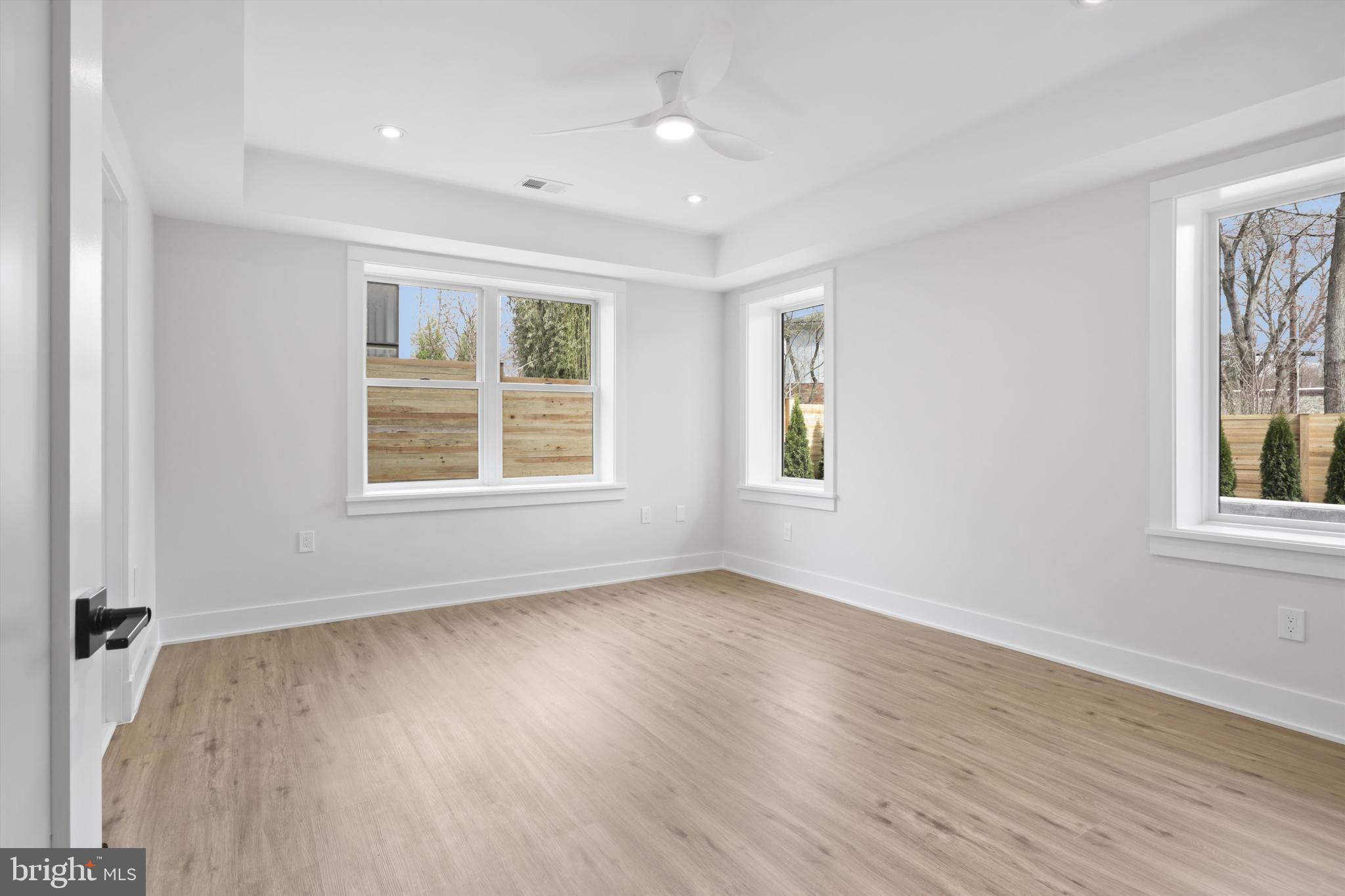 VIENNA WOODS - Residential