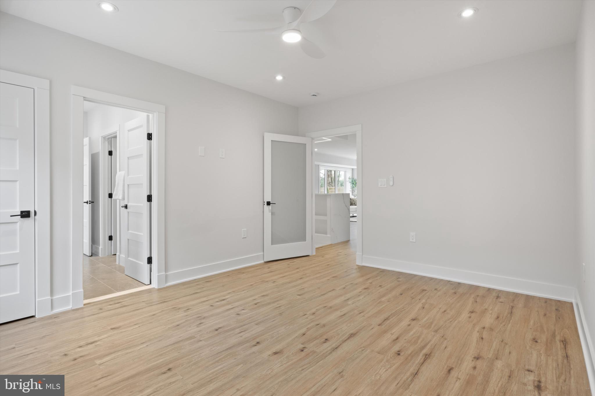 VIENNA WOODS - Residential