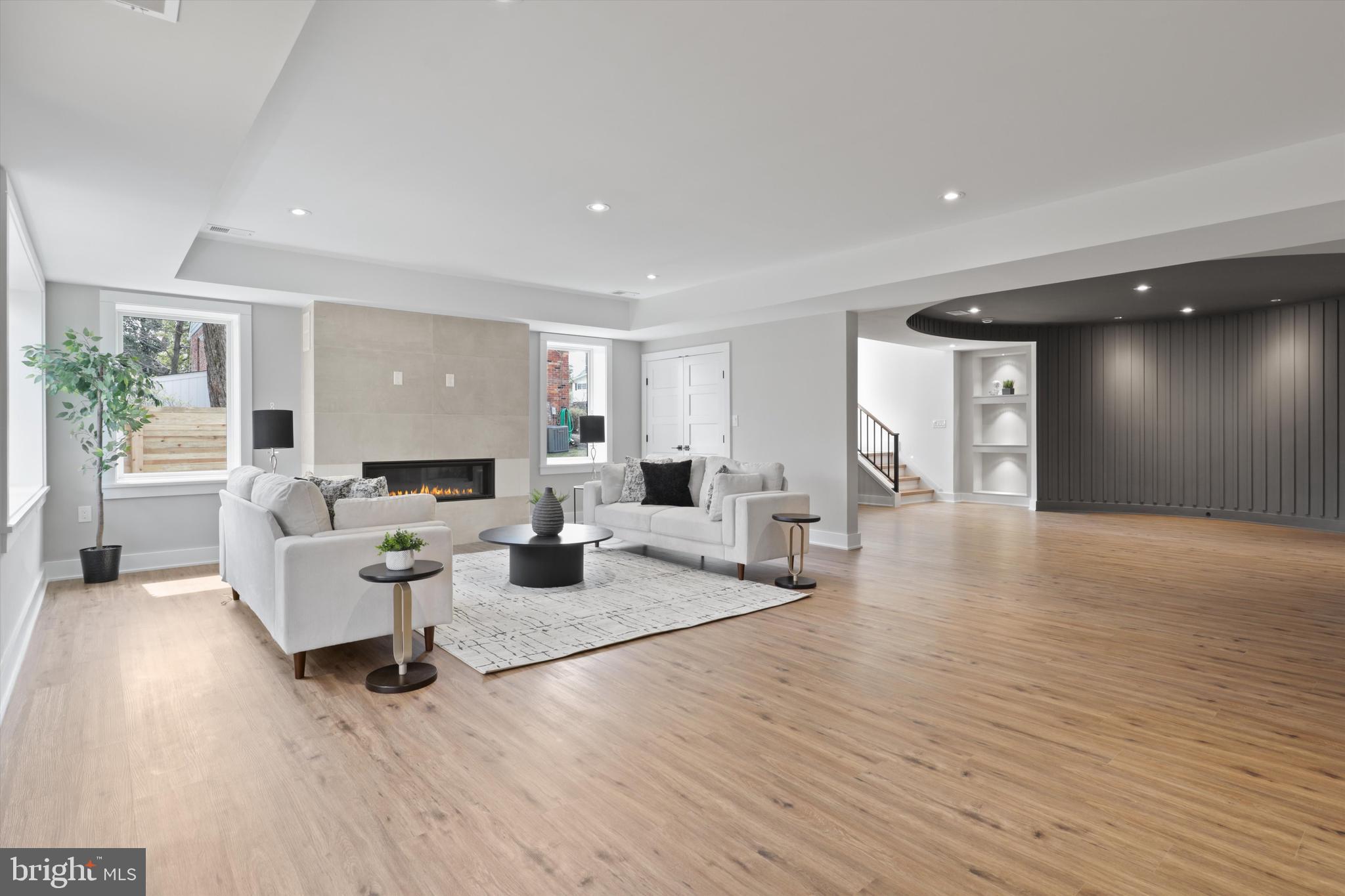 VIENNA WOODS - Residential