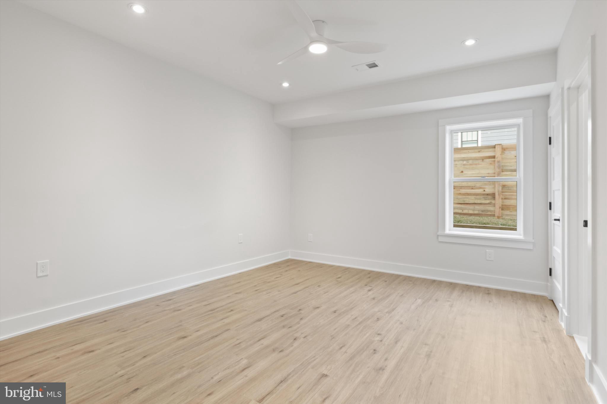 VIENNA WOODS - Residential