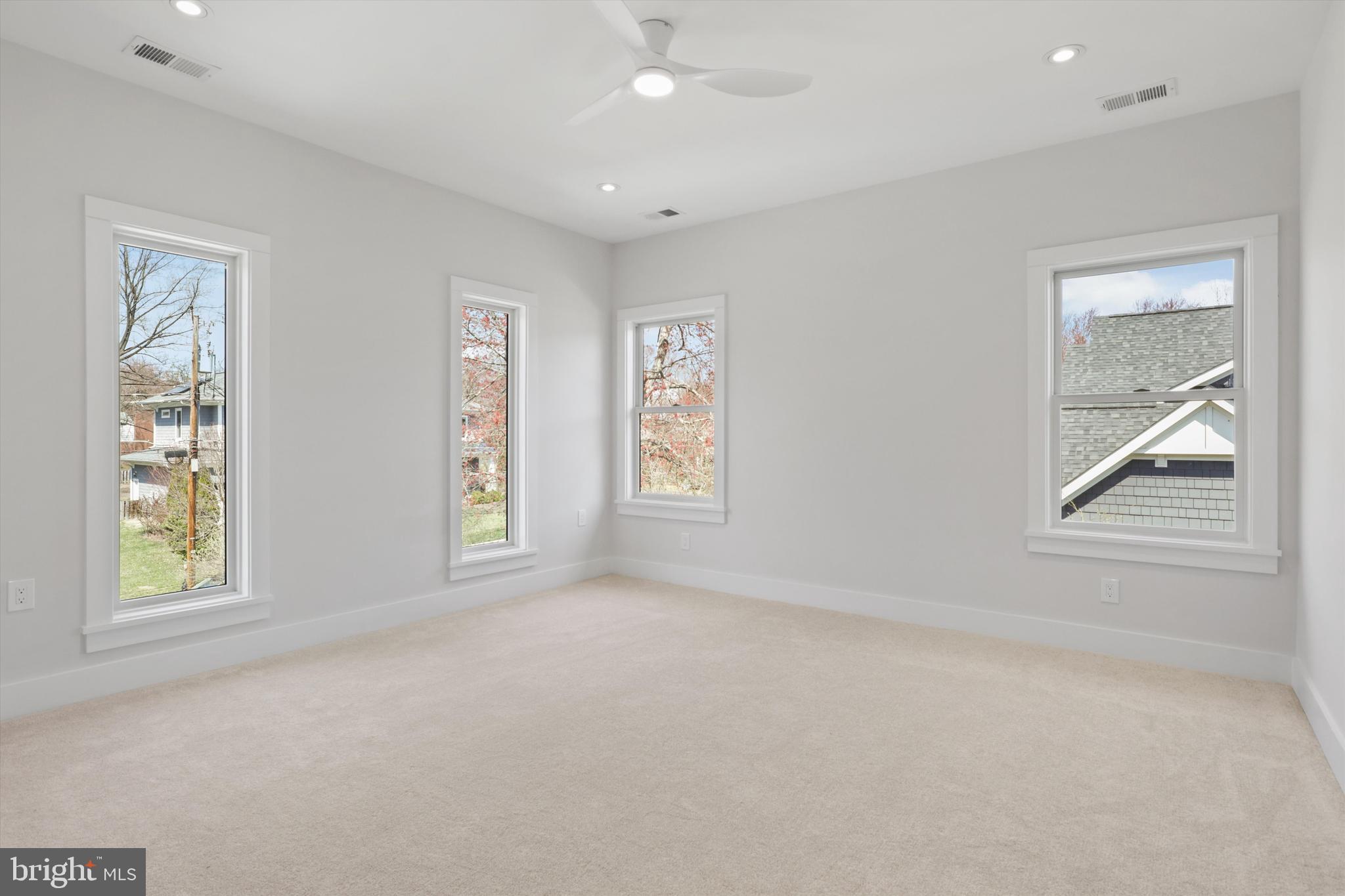 VIENNA WOODS - Residential