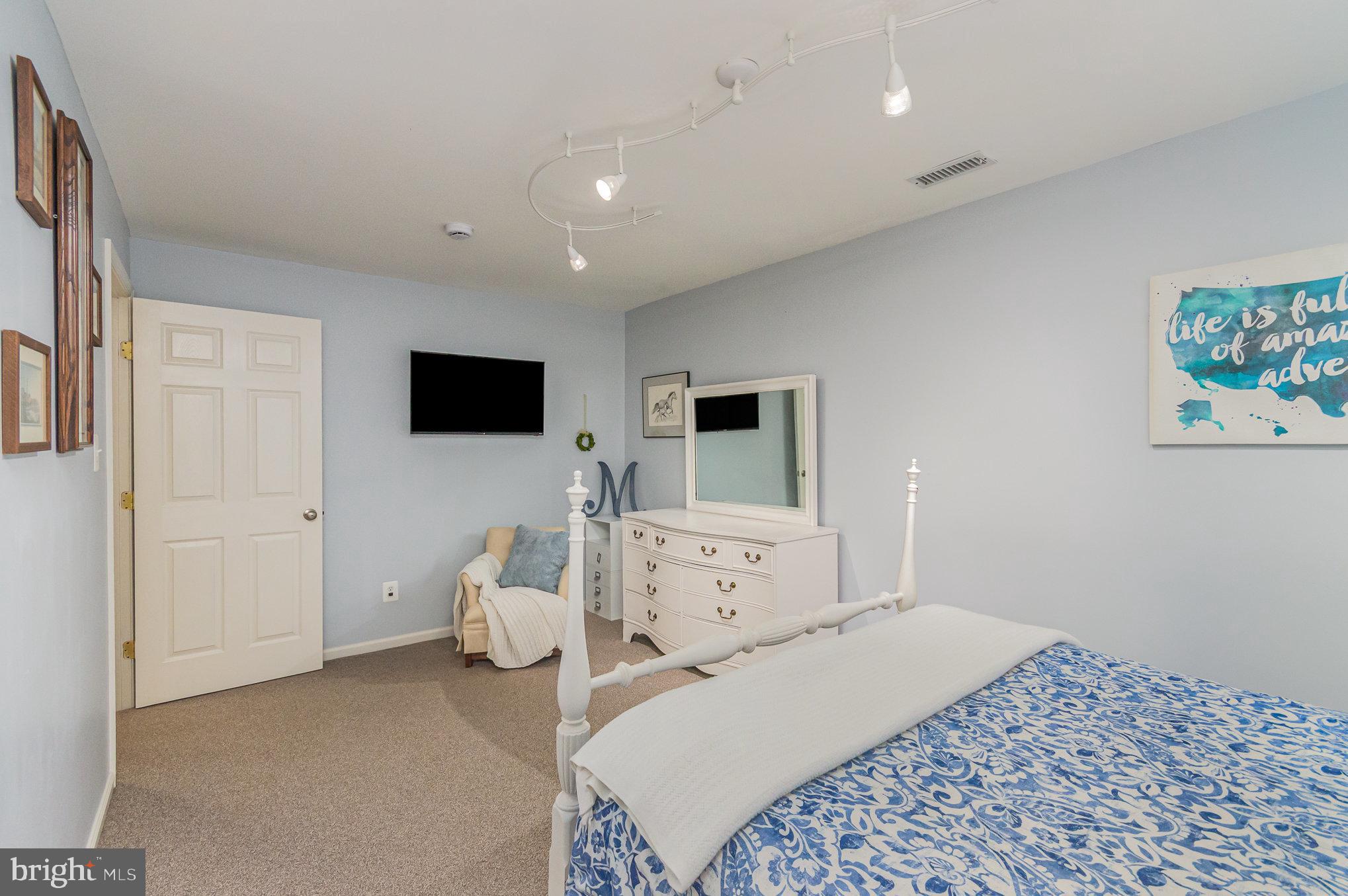 SOUTH RIDING - Residential