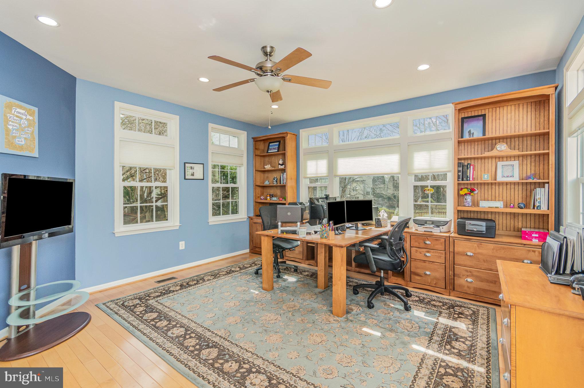 SOUTH RIDING - Residential