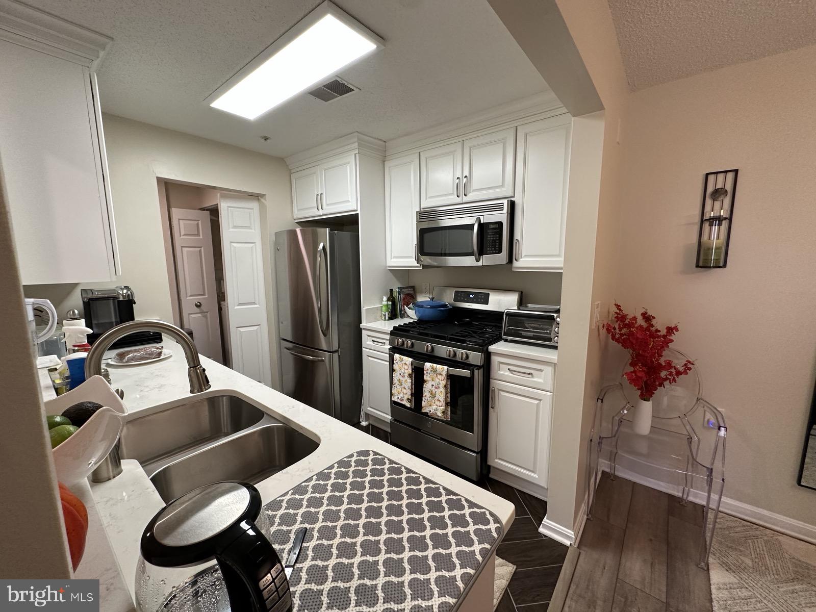 10001 VANDERBILT CIRCLE 5-2