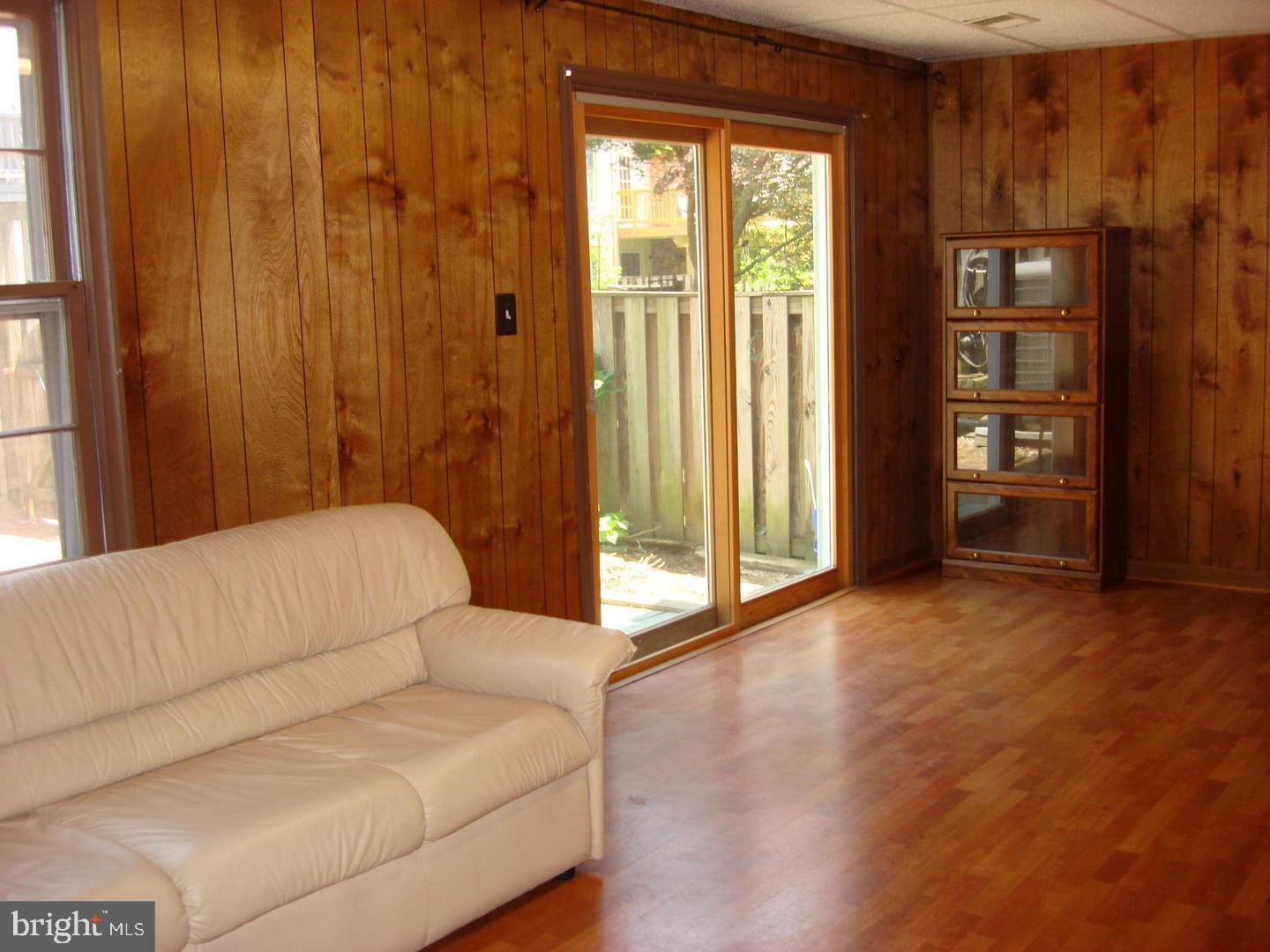 COUNTRY CREEK - Residential Lease