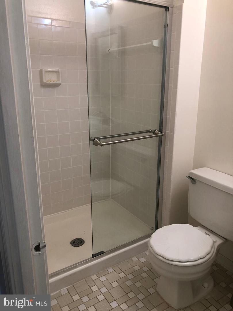 COUNTRY CREEK - Residential Lease