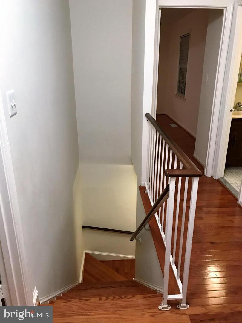 COUNTRY CREEK - Residential Lease