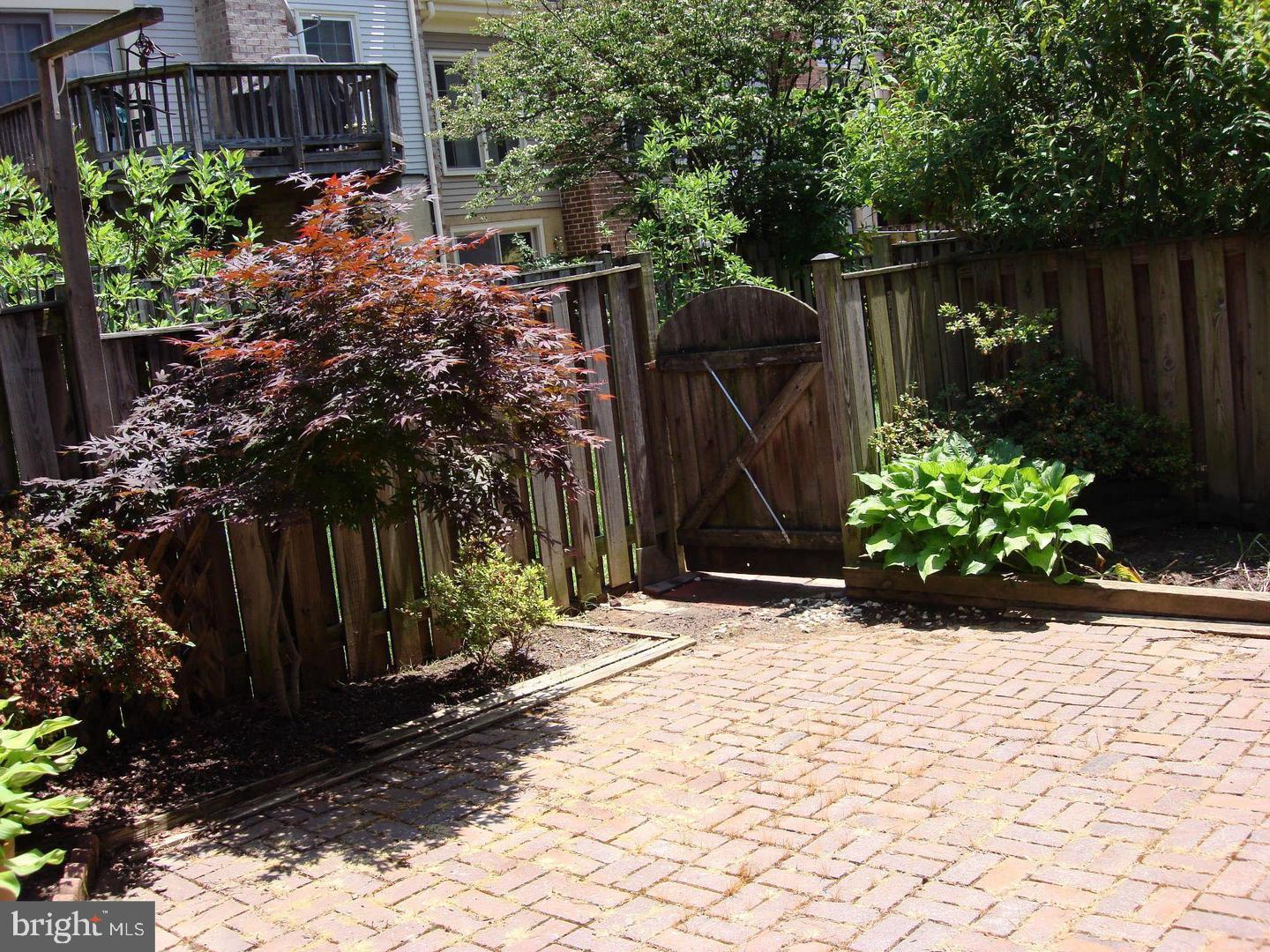 COUNTRY CREEK - Residential Lease